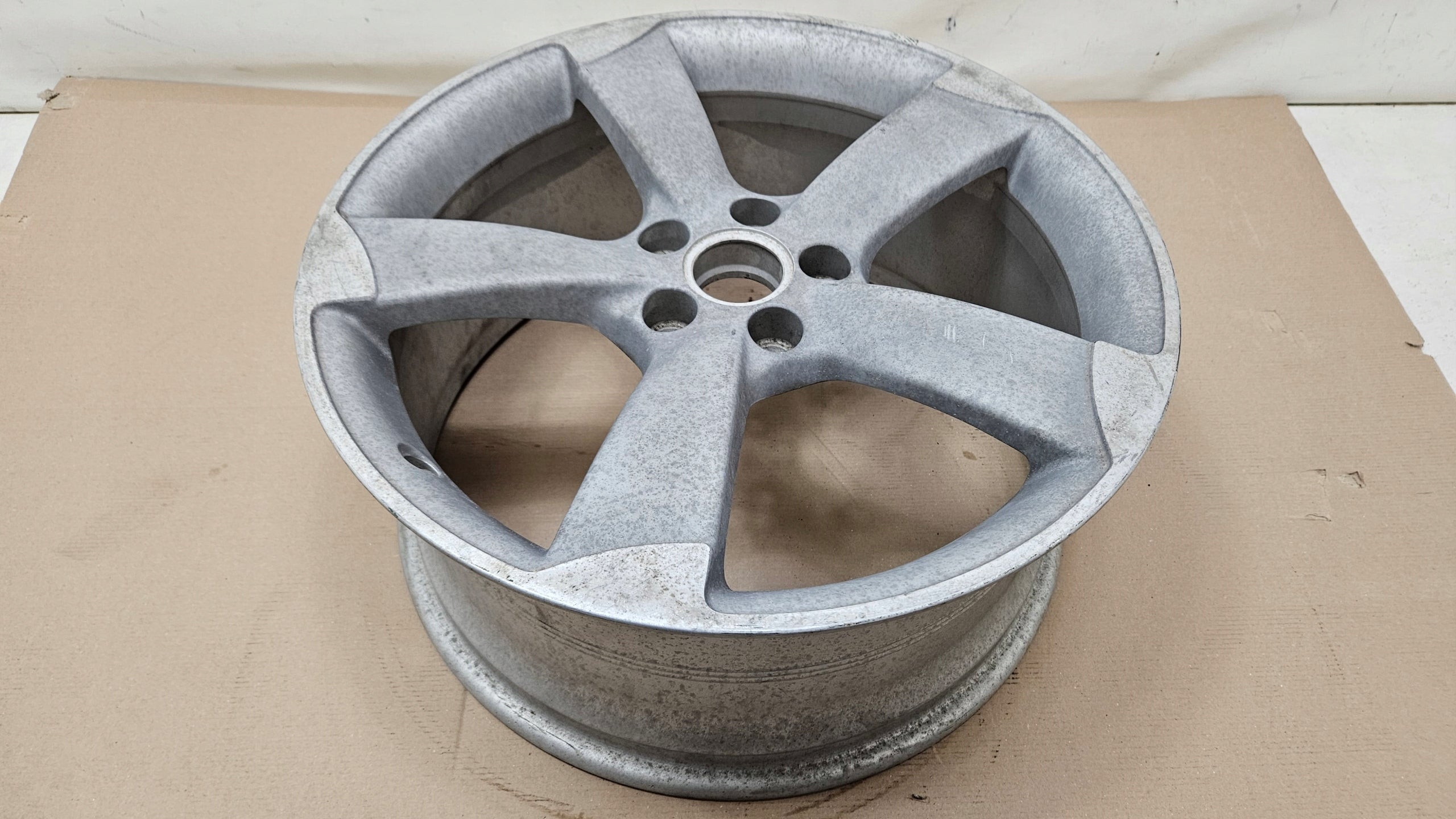 1x Alu Felge Audi A3 Aluminum rim 19 Zoll 8.5J 5x112 8P0601025DB