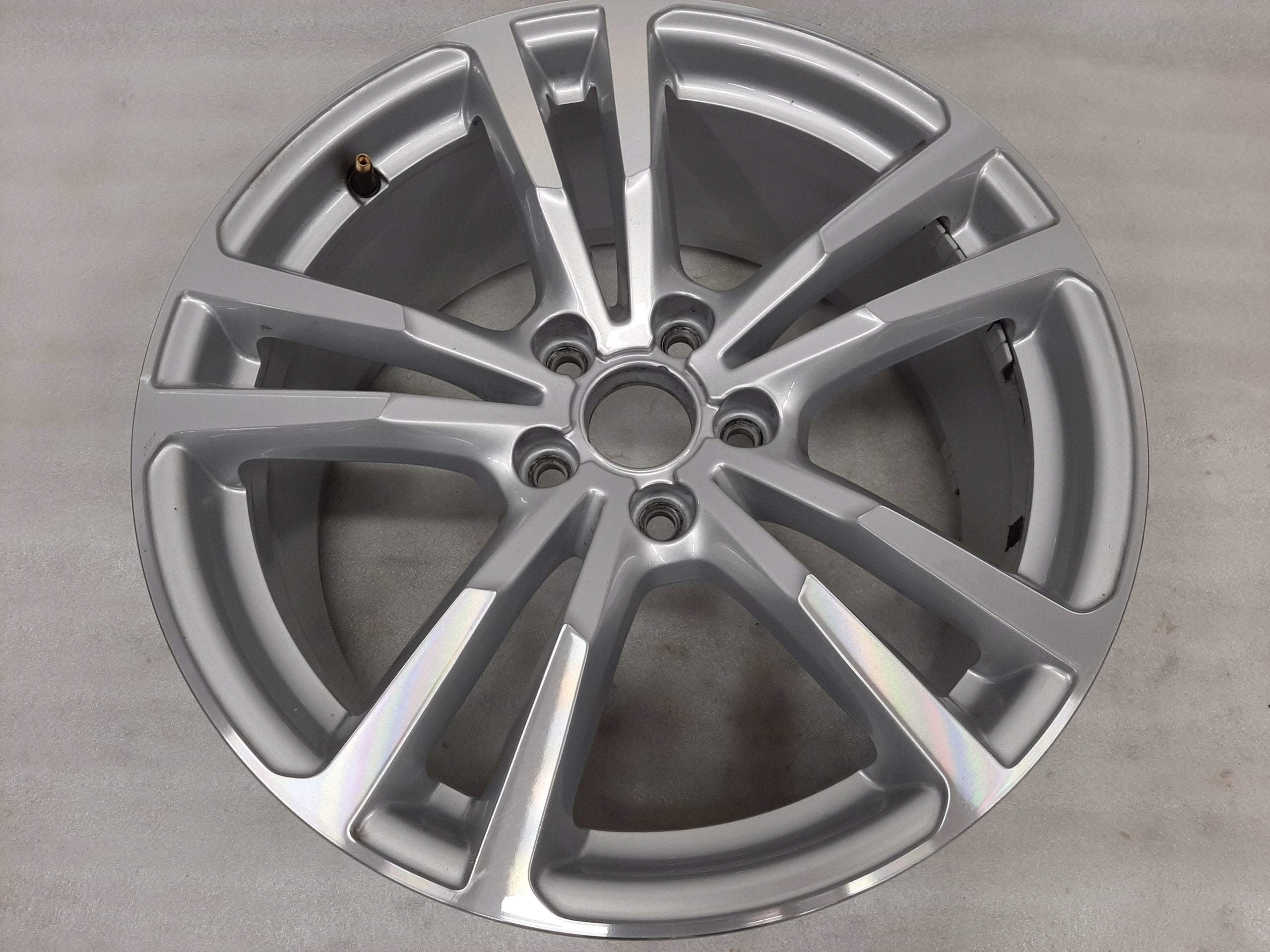 1x Alu Felge Audi A3 Aluminum rim 18 Zoll 8.0J 5x112 46ET 8V0601025BC