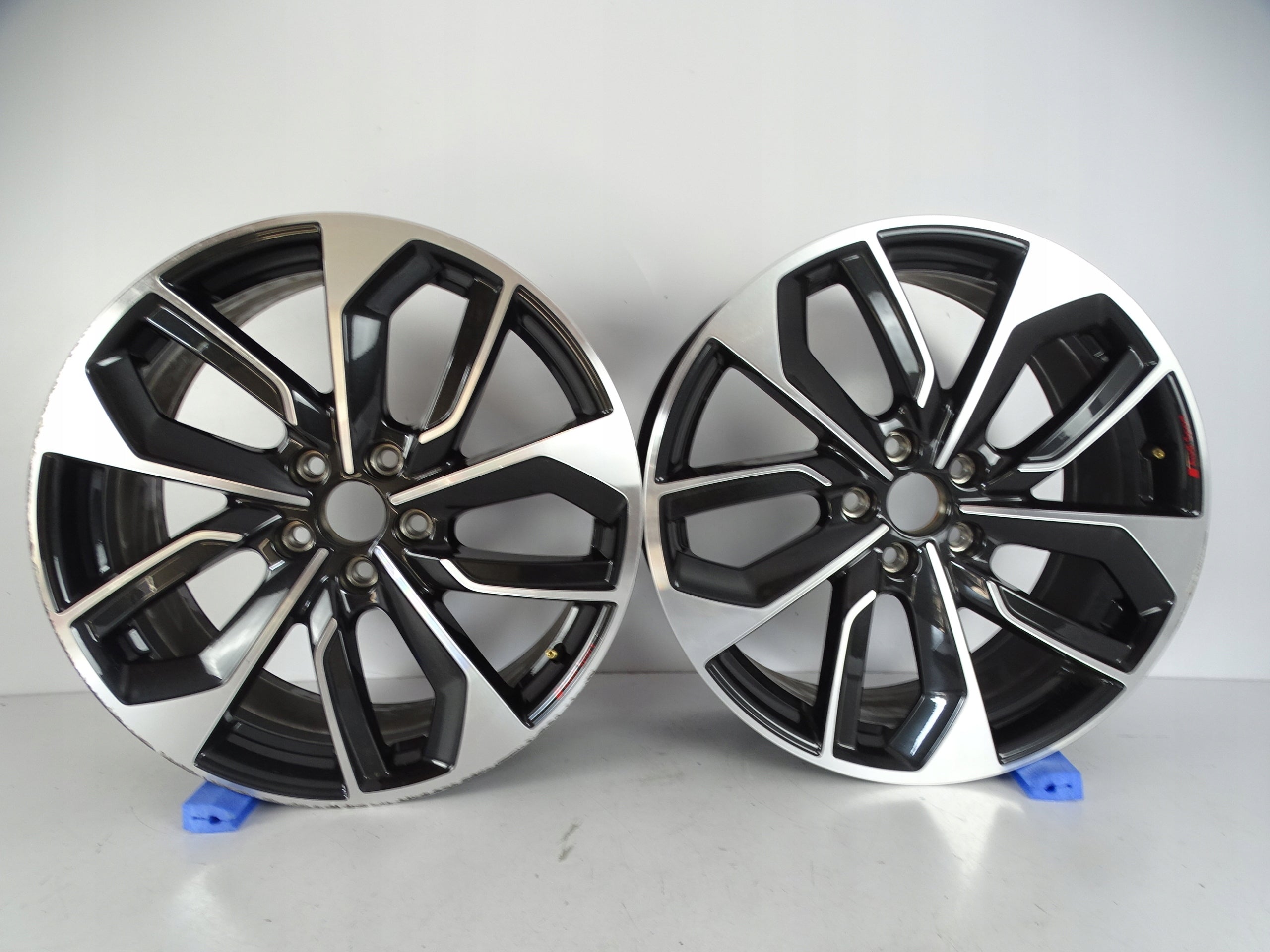  1x Alu Felge Audi A3 Aluminum rim 19 Zoll 8.0J 5x112 8Y0601025S product image