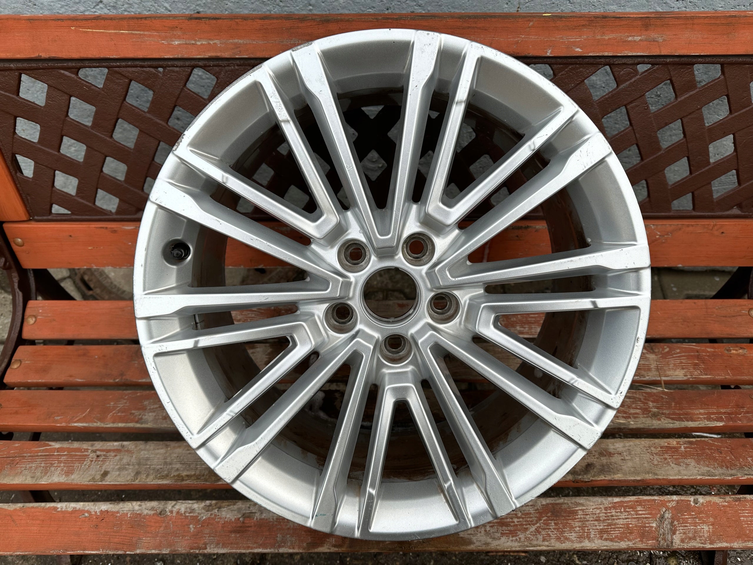 1x Alu Felge Audi A3 Aluminum rim 18 Zoll 8.0J 5x112 46ET 8V0601025EA