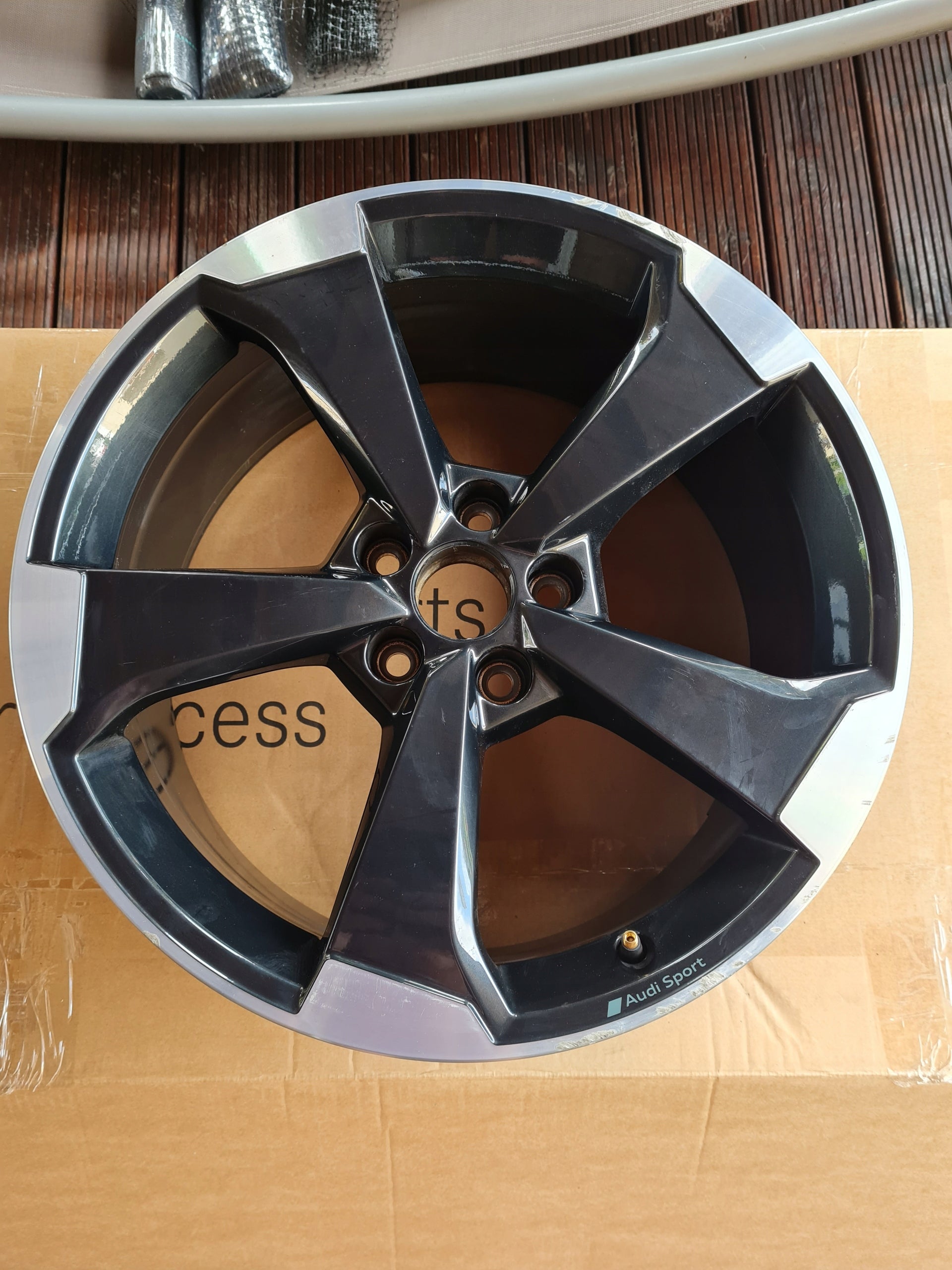  1x Alu Felge Audi A3 Aluminum rim 19 Zoll 8.5J 5x112 8V0601025FG product image