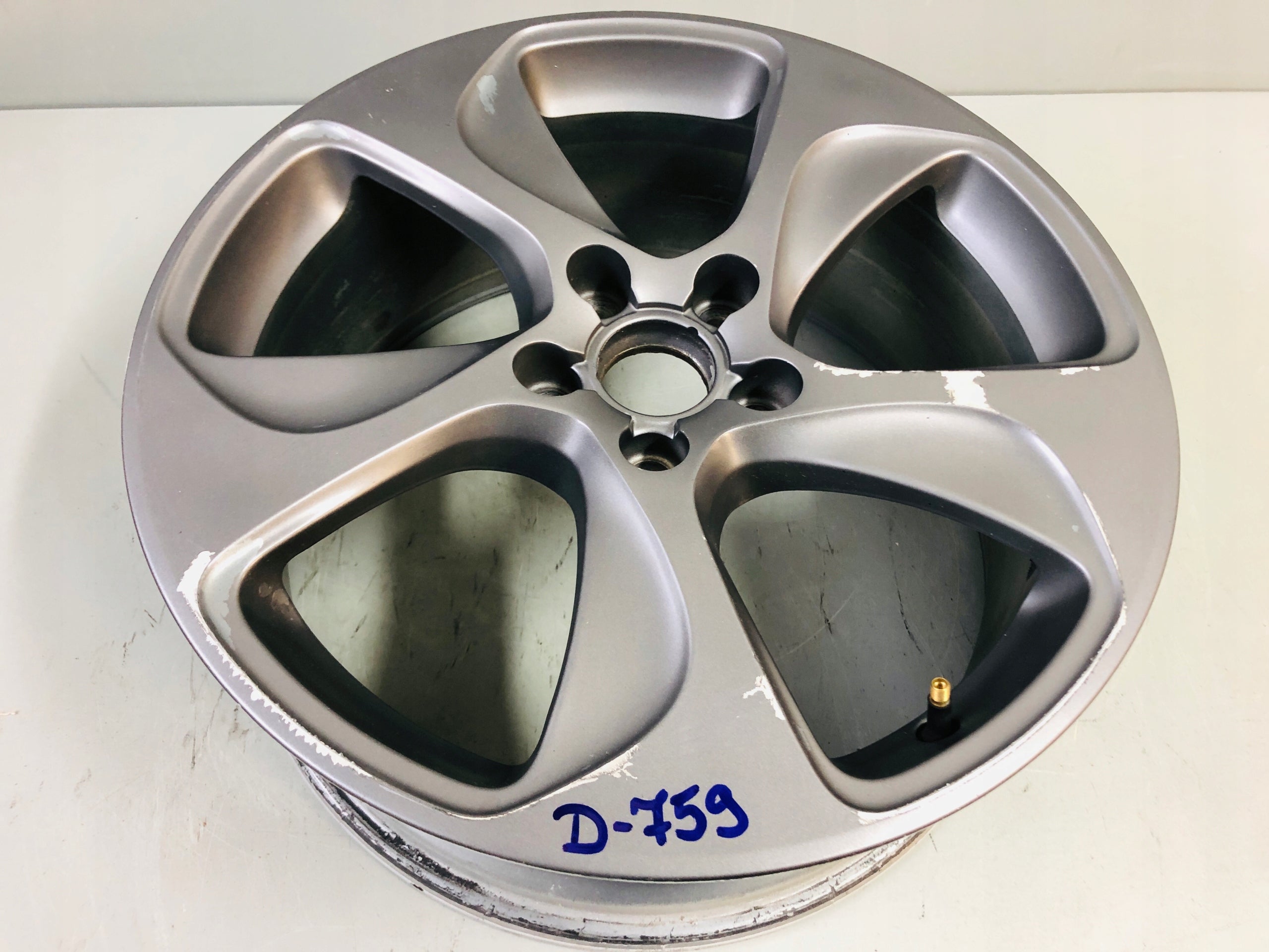 1x Alu Felge Audi A3 Aluminum rim 18 Zoll 7.5J 5x112 51ET 8V0601025A