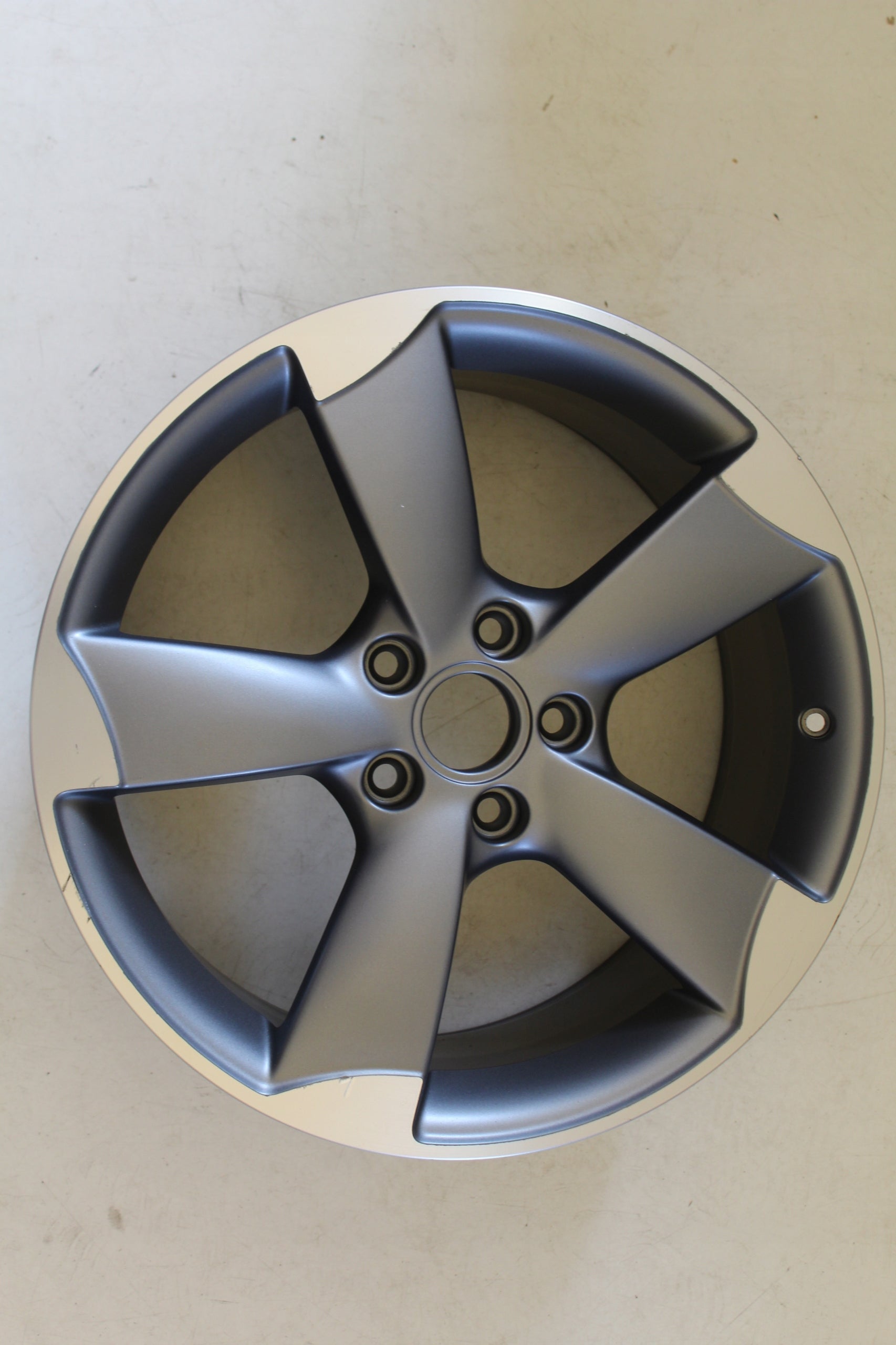 1x Alu Felge Audi A3 Aluminum rim 18 Zoll 7.5J 5x112 54ET