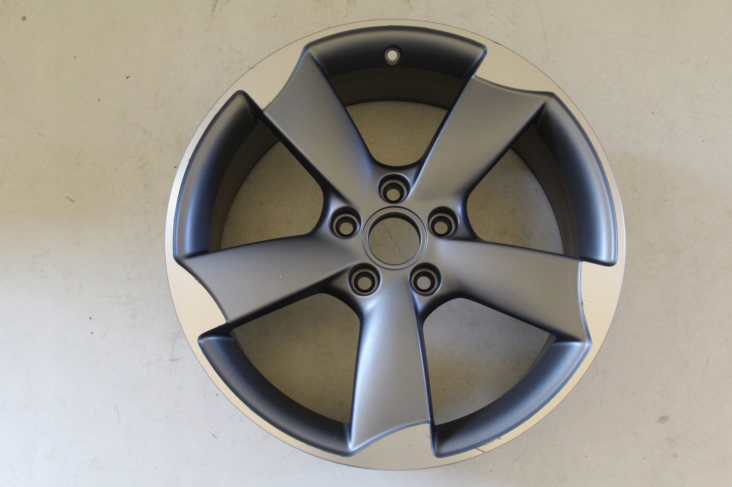 1x Alu Felge Audi A3 Aluminum rim 18 Zoll 7.5J 5x112 54ET