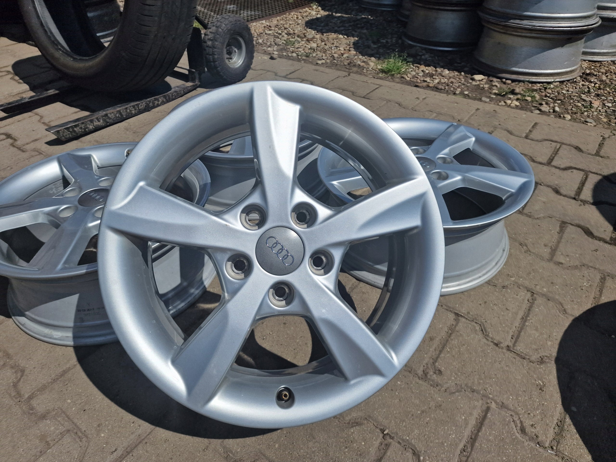 Alu Felge Audi A3 Aluminum rim 16 Zoll 6.0J 5x112 48ET 8V0071496