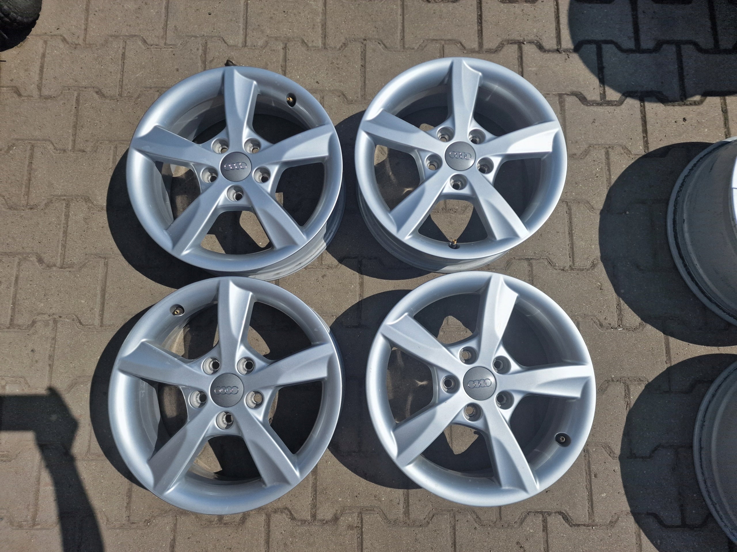 Alu Felge Audi A3 Aluminum rim 16 Zoll 6.0J 5x112 48ET 8V0071496