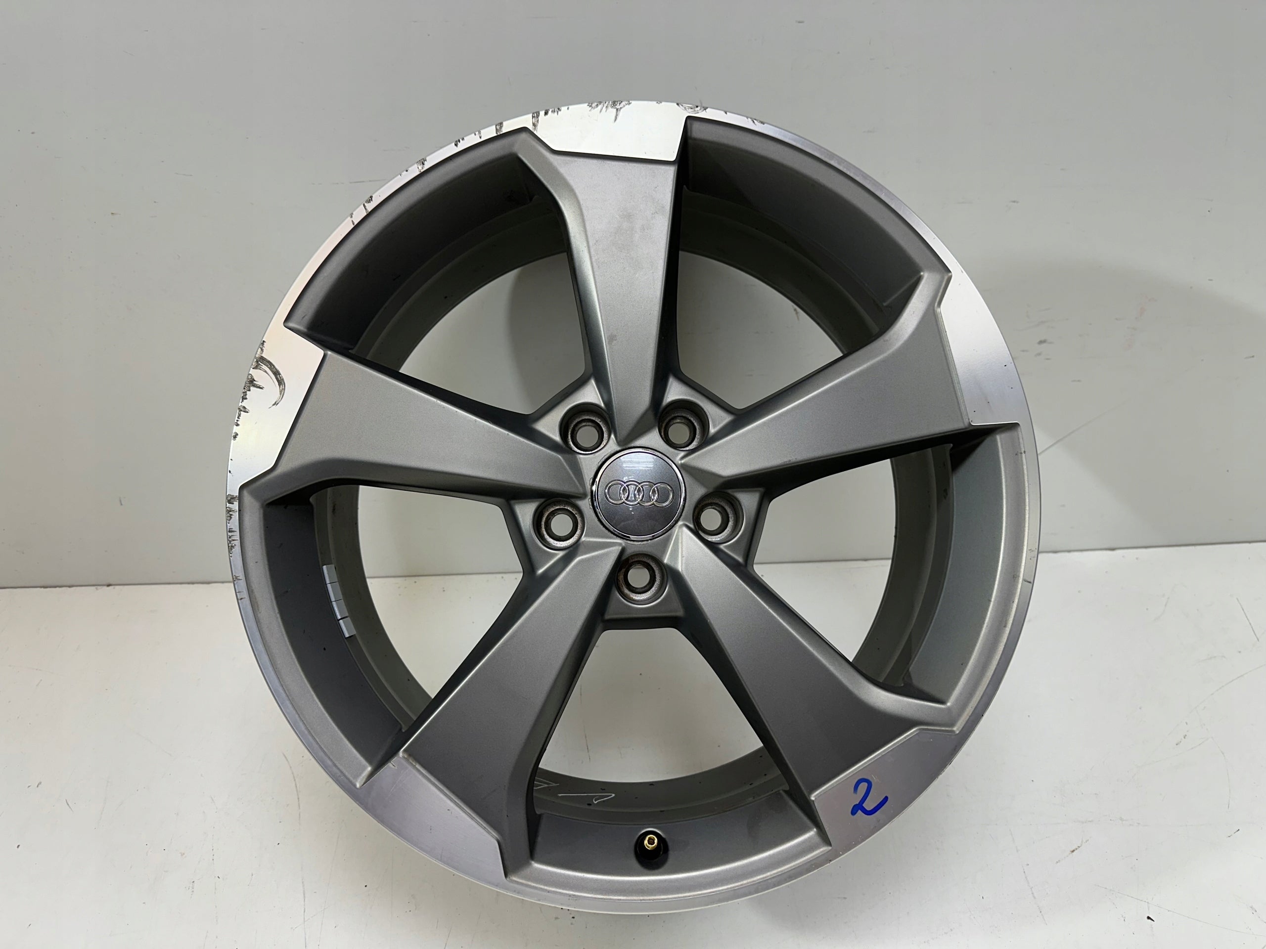  1x Alu Felge Audi A3 Aluminum rim 19 Zoll 8.0J 5x112 49ET 8V0601025CE product image