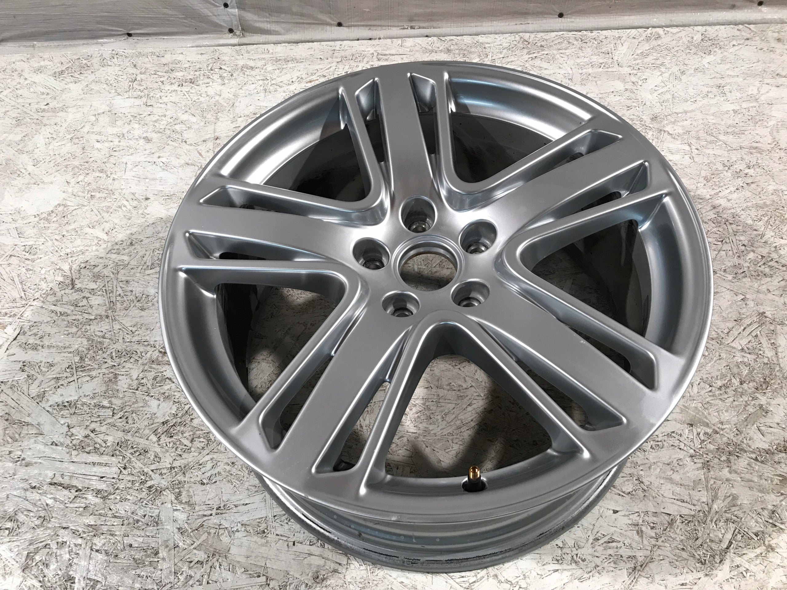 1x Alu Felge Audi A3 Aluminum rim 18 Zoll 8.0J 5x112 46ET