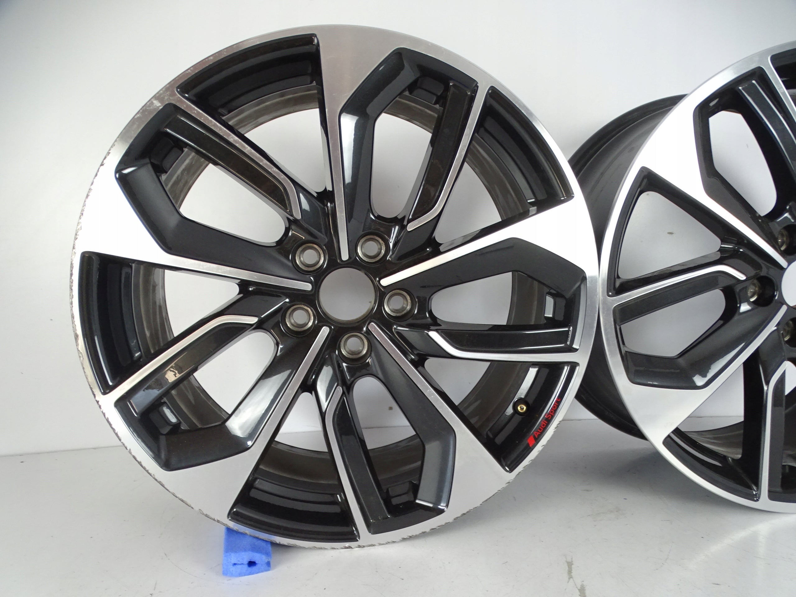 1x Alu Felge Audi A3 Aluminum rim 19 Zoll 8.0J 5x112 8Y0601025S