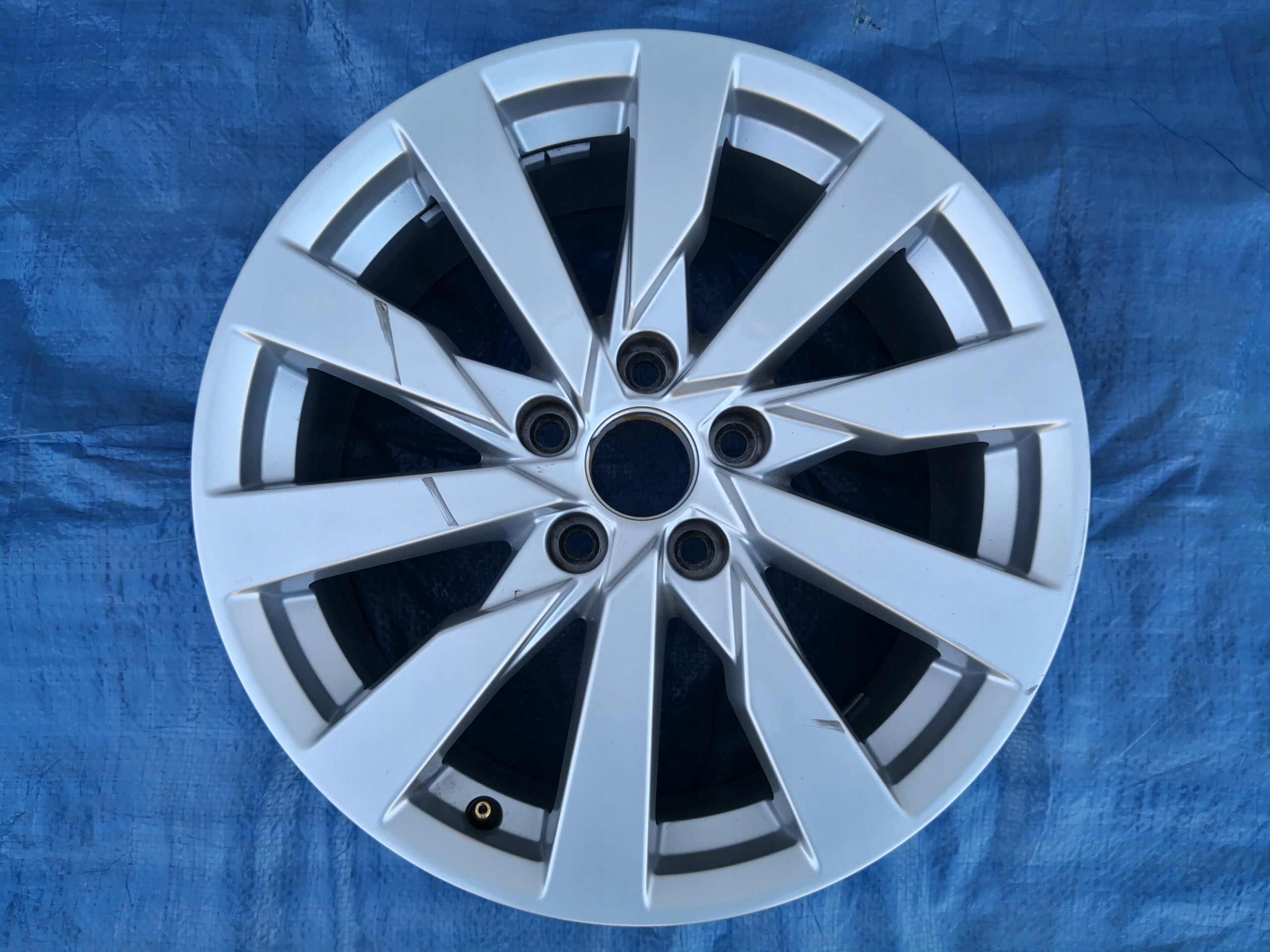 1x Alu Felge Audi A3 Aluminum rim 17 Zoll 7.5J 5x112 43ET 8V0601025DE