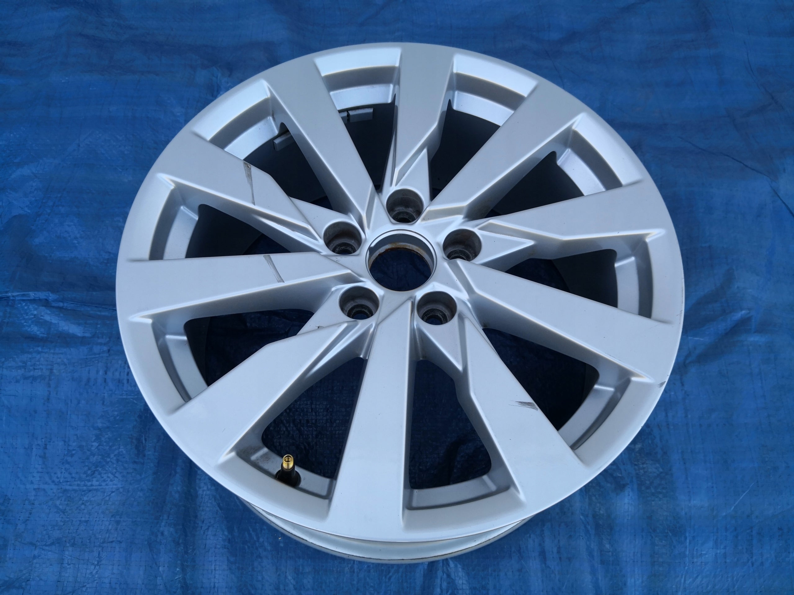 1x Alu Felge Audi A3 Aluminum rim 17 Zoll 7.5J 5x112 43ET 8V0601025DE