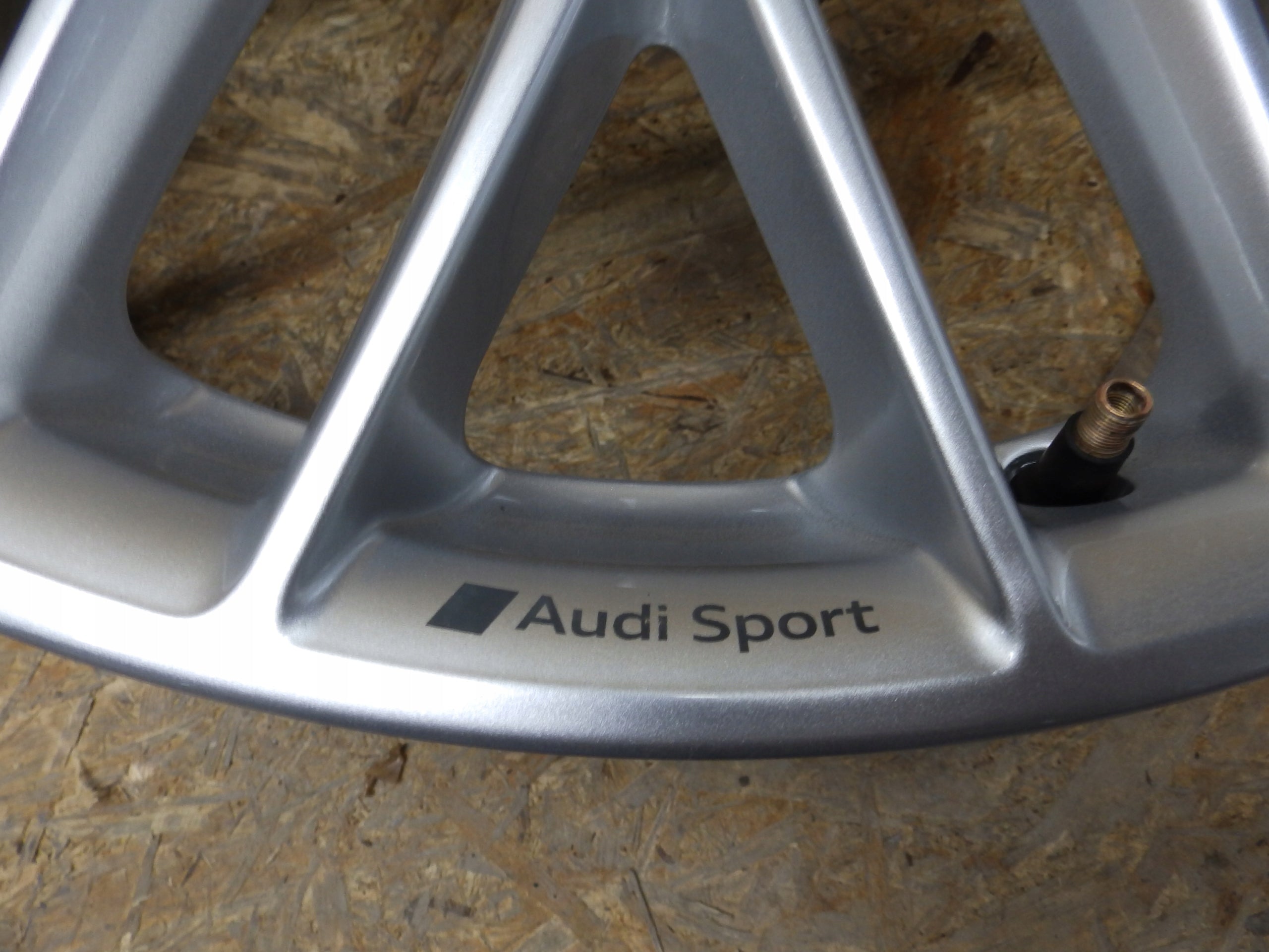 1x Alu Felge Audi A3 Aluminum rim 19 Zoll 8.0J 5x112 49ET