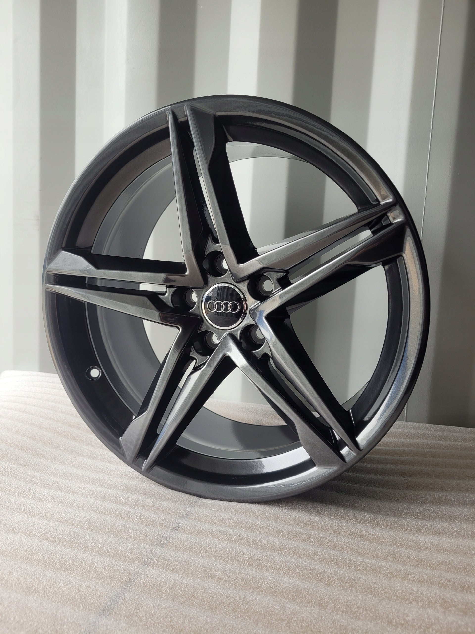 Alu Felge Audi Q3 A6 A8 Q7 A5 A7 Q5 A4 Aluminum rim 18 Zoll 8.5J 5x112 29ET