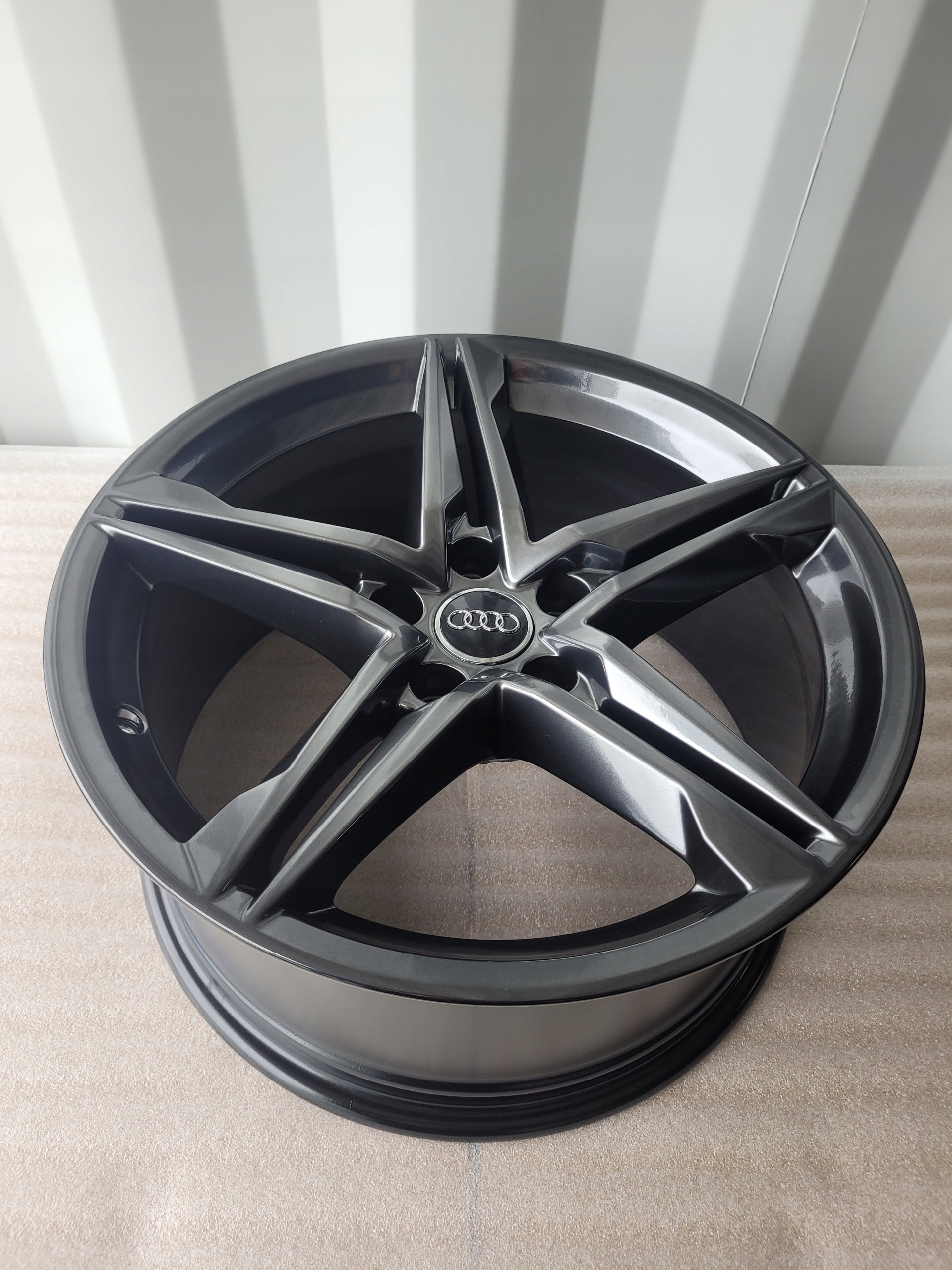 Alu Felge Audi Q3 A6 A8 Q7 A5 A7 Q5 A4 Aluminum rim 18 Zoll 8.5J 5x112 29ET