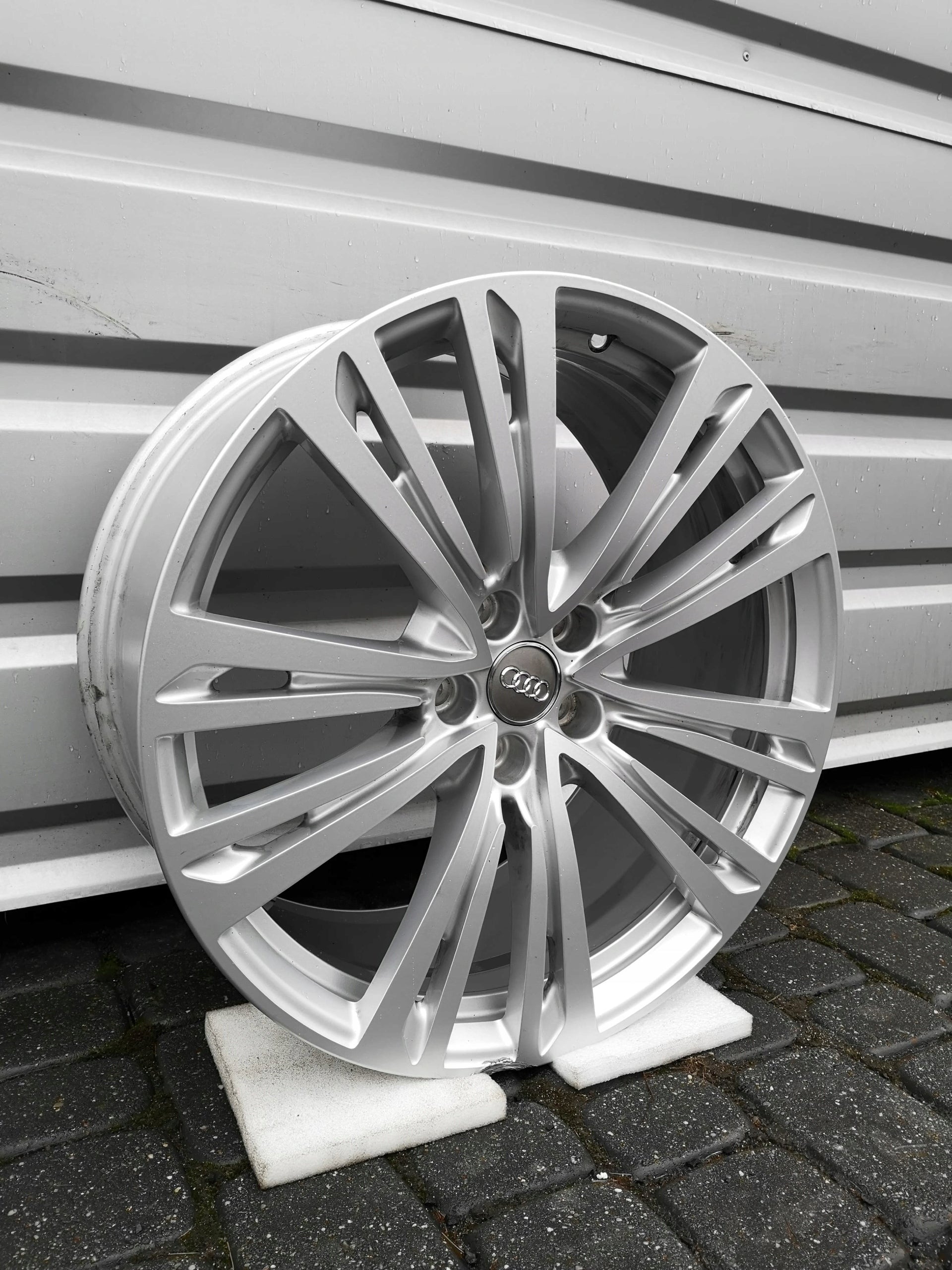  1x aluminum rim Audi Q3 A6 A8 A5 A7 Q5 A4 TT Aluminum rim 20 inch 9.0J 5x112 40ET  product image