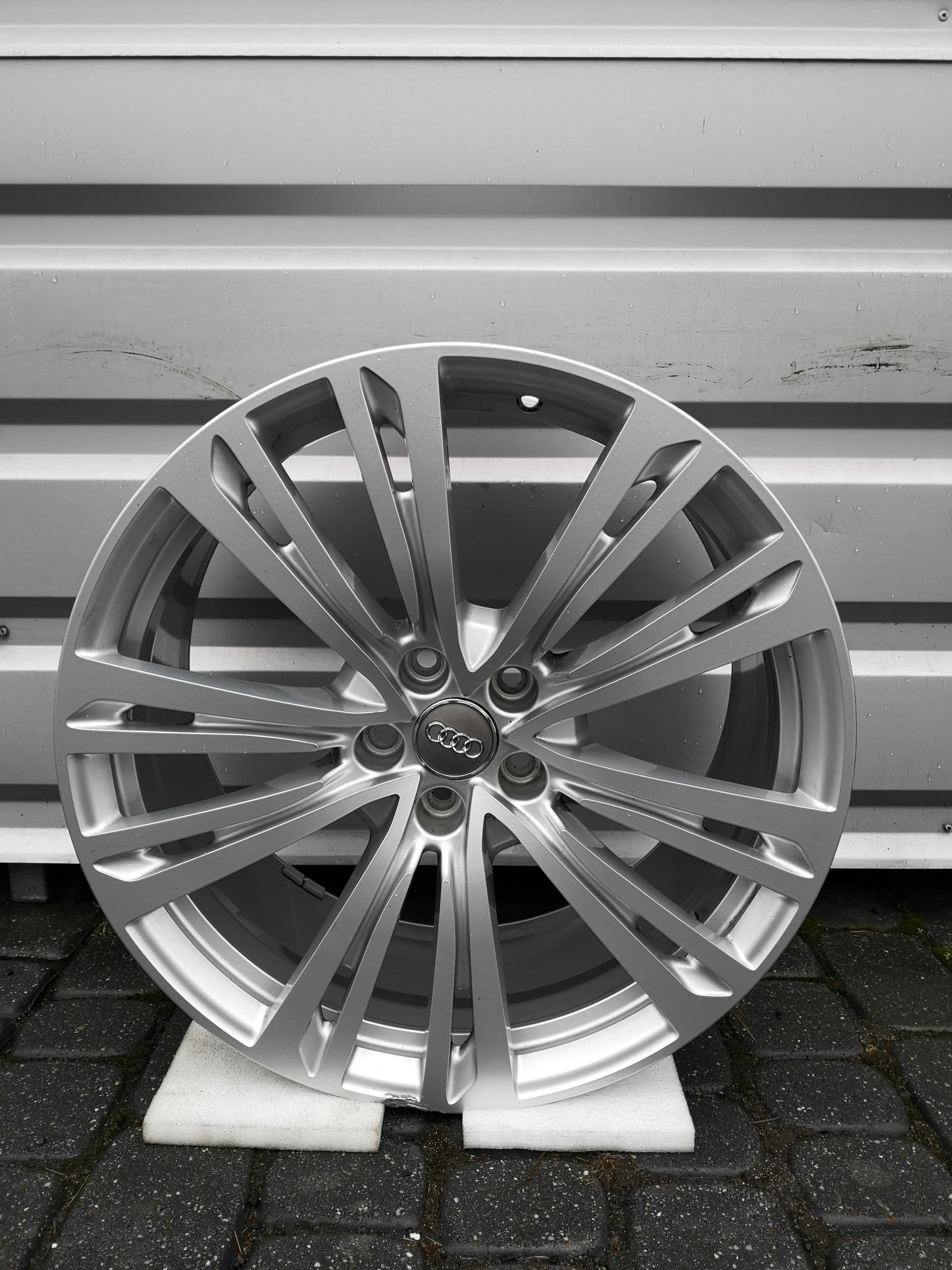 1x Alu Felge Audi Q3 A6 A8 A5 A7 Q5 A4 TT Aluminum rim 20 Zoll 9.0J 5x112 40ET