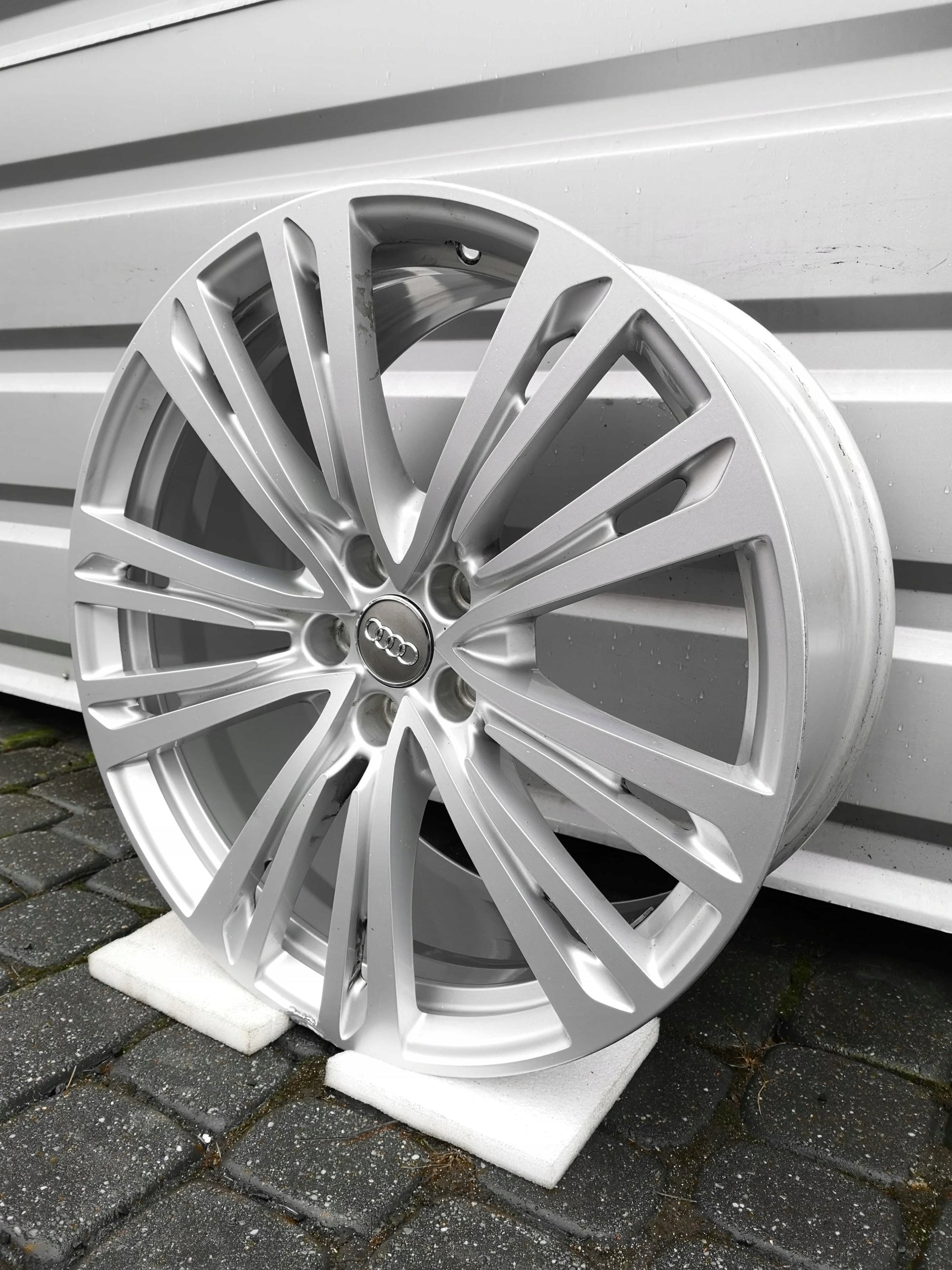 1x Alu Felge Audi Q3 A6 A8 A5 A7 Q5 A4 TT Aluminum rim 20 Zoll 9.0J 5x112 40ET