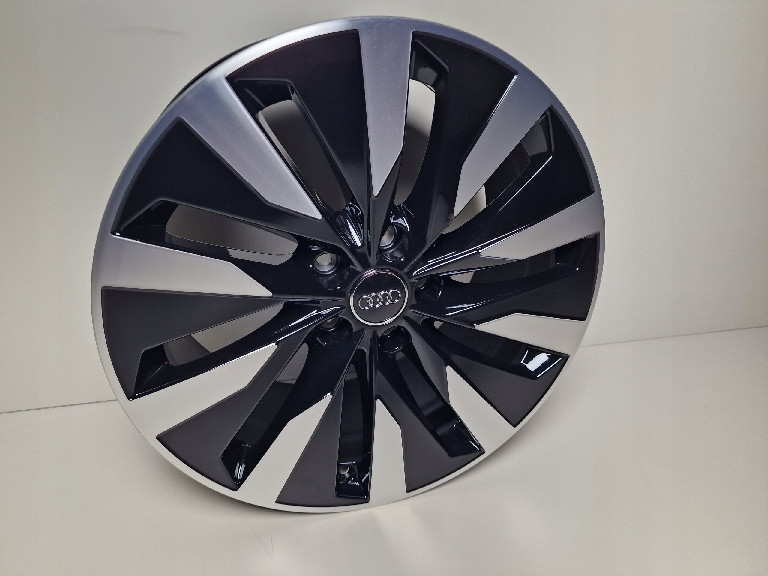 Alu Felge Audi Q3 A6 A8 A5 A7 Q5 A4 TT Aluminum rim 18 Zoll 8.0J 5x112 39ET