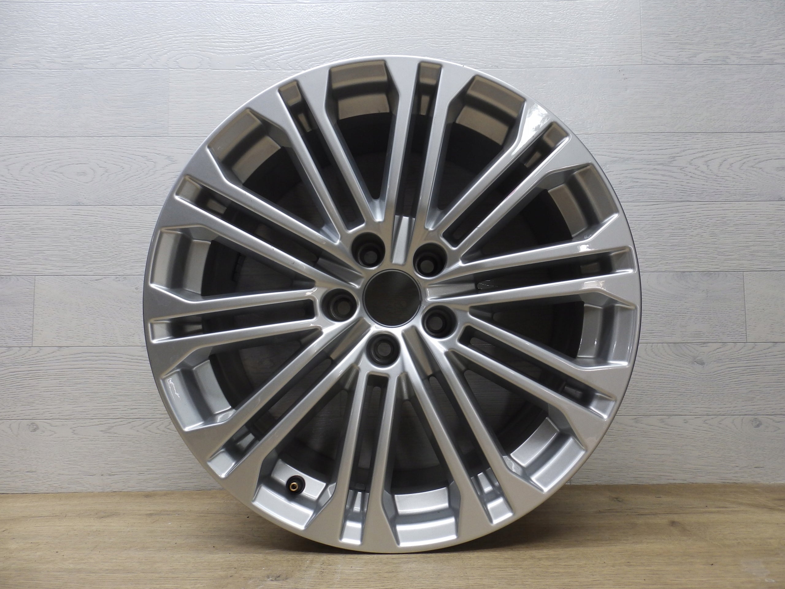  1x aluminum rim Audi A6 A8 A5 A7 A4 18 inch 8.0J 5x112 31ET 8W0601025EE  product image