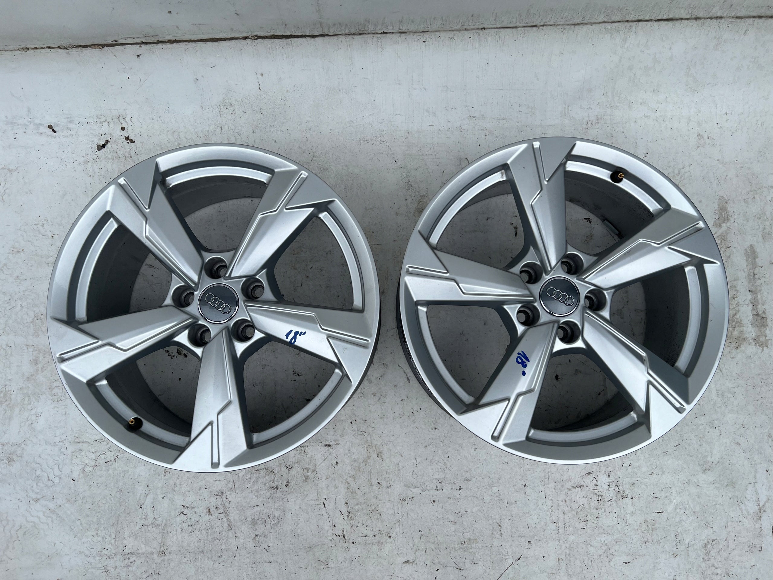 1x Alu Felge Audi A6 A4 A5 A7 Aluminum rim 18 Zoll 8.0J 5x112 39ET 4K0601025D