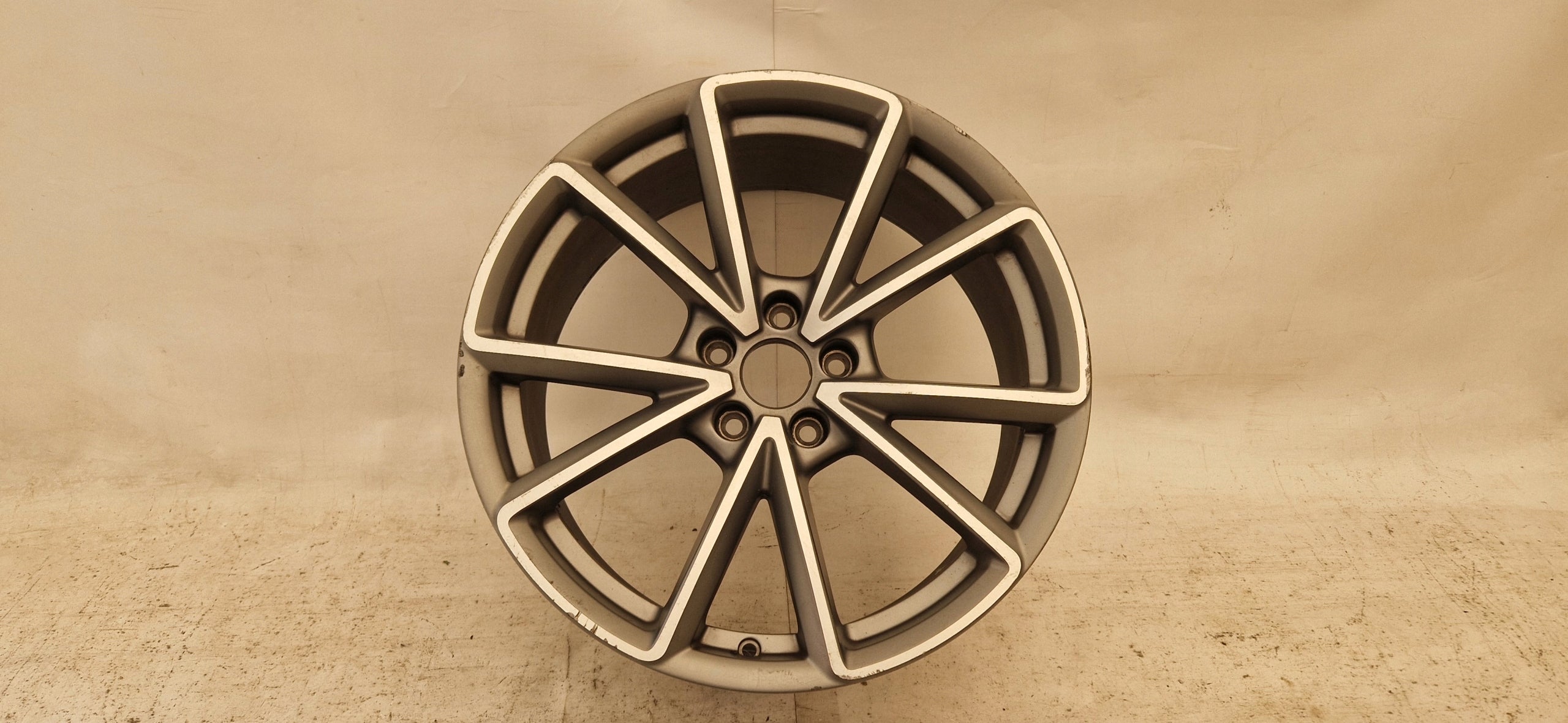  1x Alu Felge Audi A4 A5 A6 Aluminum rim 19 Zoll 8.5J 5x112 40ET 8W0601025EA product image