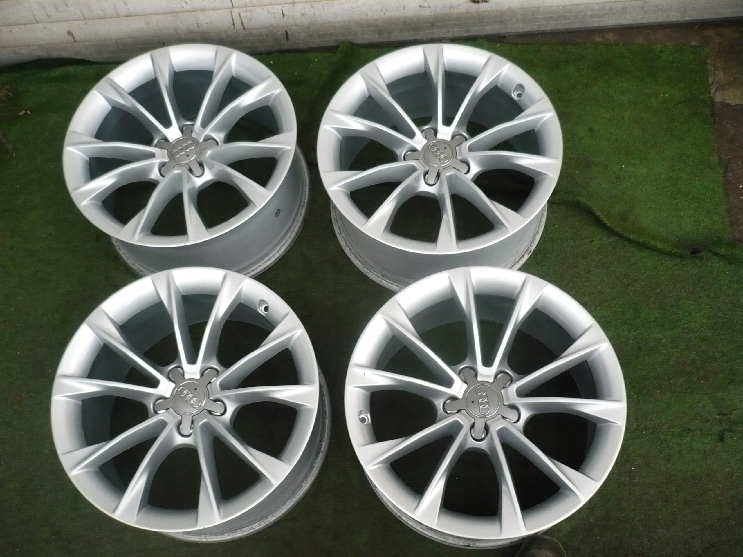 1x Alu Felge Audi A6 A4 A5 Aluminum rim 18 Zoll 8.5J 5x112 29ET 8T0601025CA