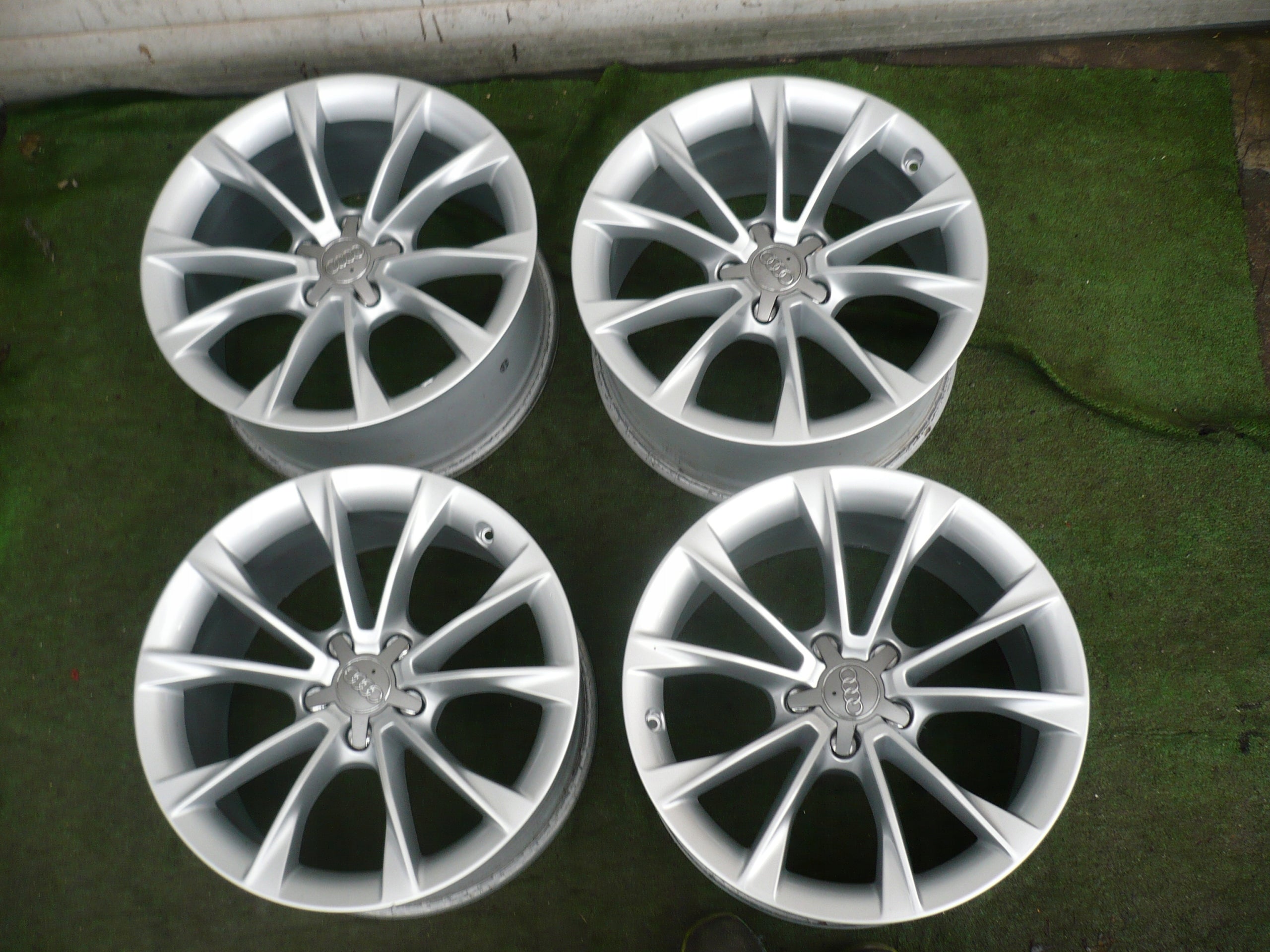 1x Alu Felge Audi A6 A4 A5 Aluminum rim 18 Zoll 8.5J 5x112 29ET 8T0601025CA