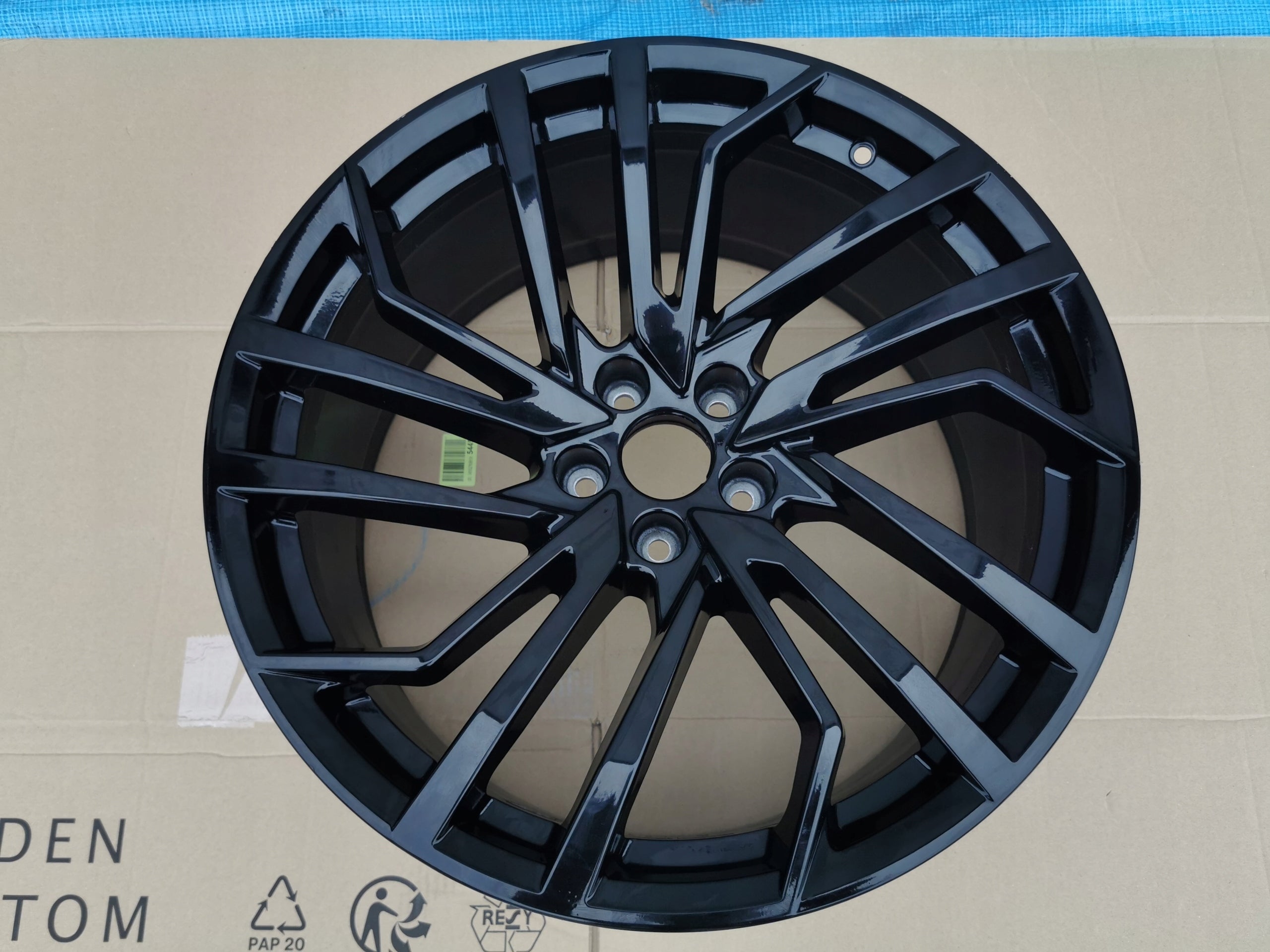 1x Alu Felge Audi RS5 A4 S5 S4 RS4 A5 20 Zoll 9.0J 5x112 22ET 8W0601025FE