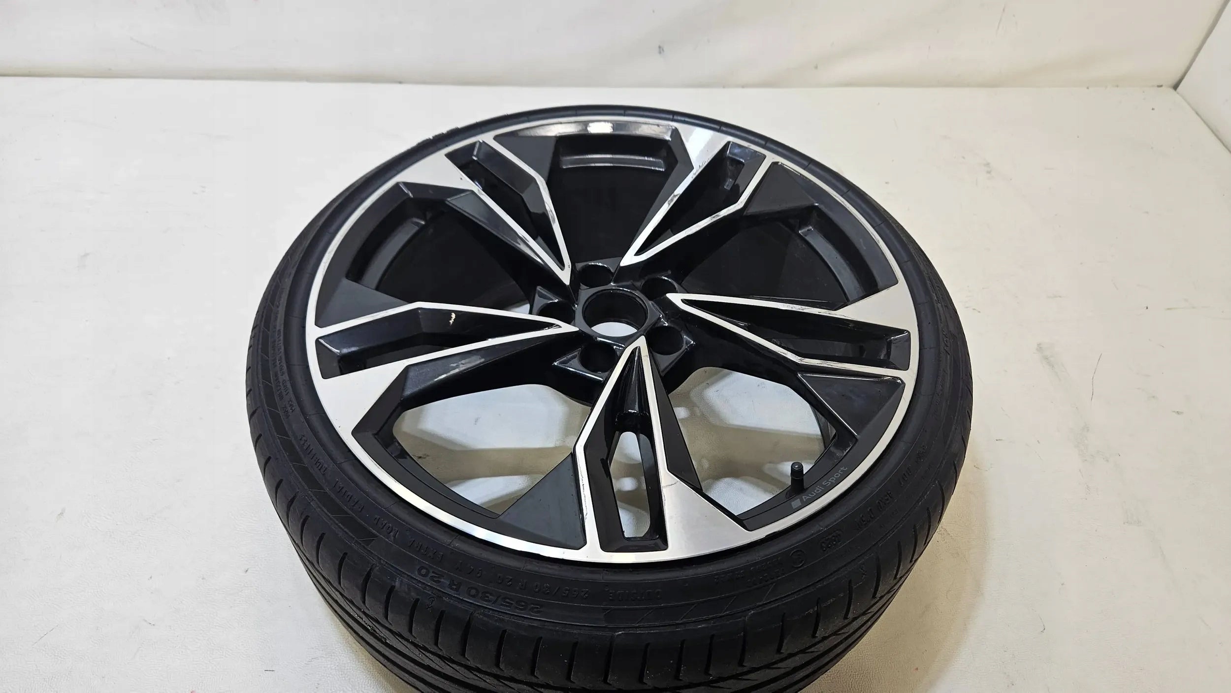 1x Alu Felge Audi S4 S5 A4 A5 Aluminum rim 20 Zoll 8W0601025EQ