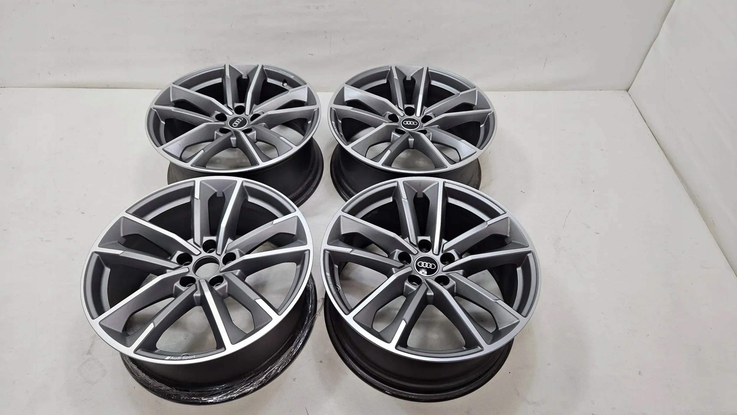  1x Alu Felge Audi A4 A5 S5 S4 Aluminum rim 18 Zoll 8W0601025 product image