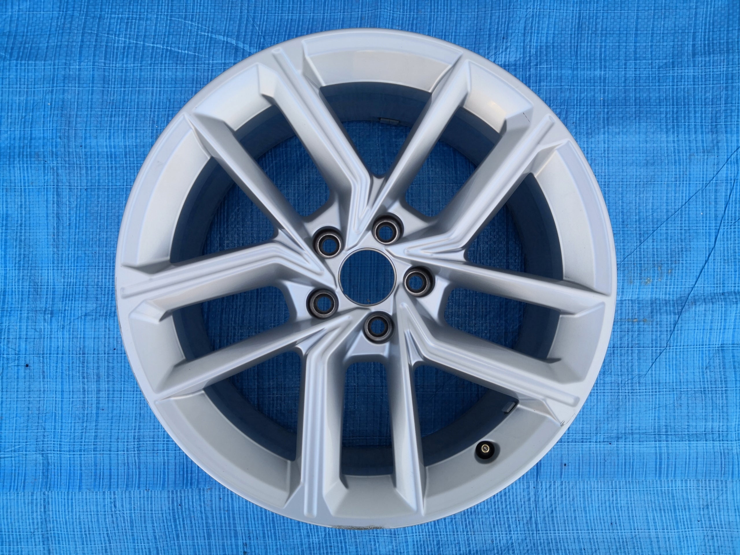 1x Alu Felge Audi A4 A5 S5 S4 Aluminum rim 18 Zoll 8.5J 5x112 29ET 8W0601025FL