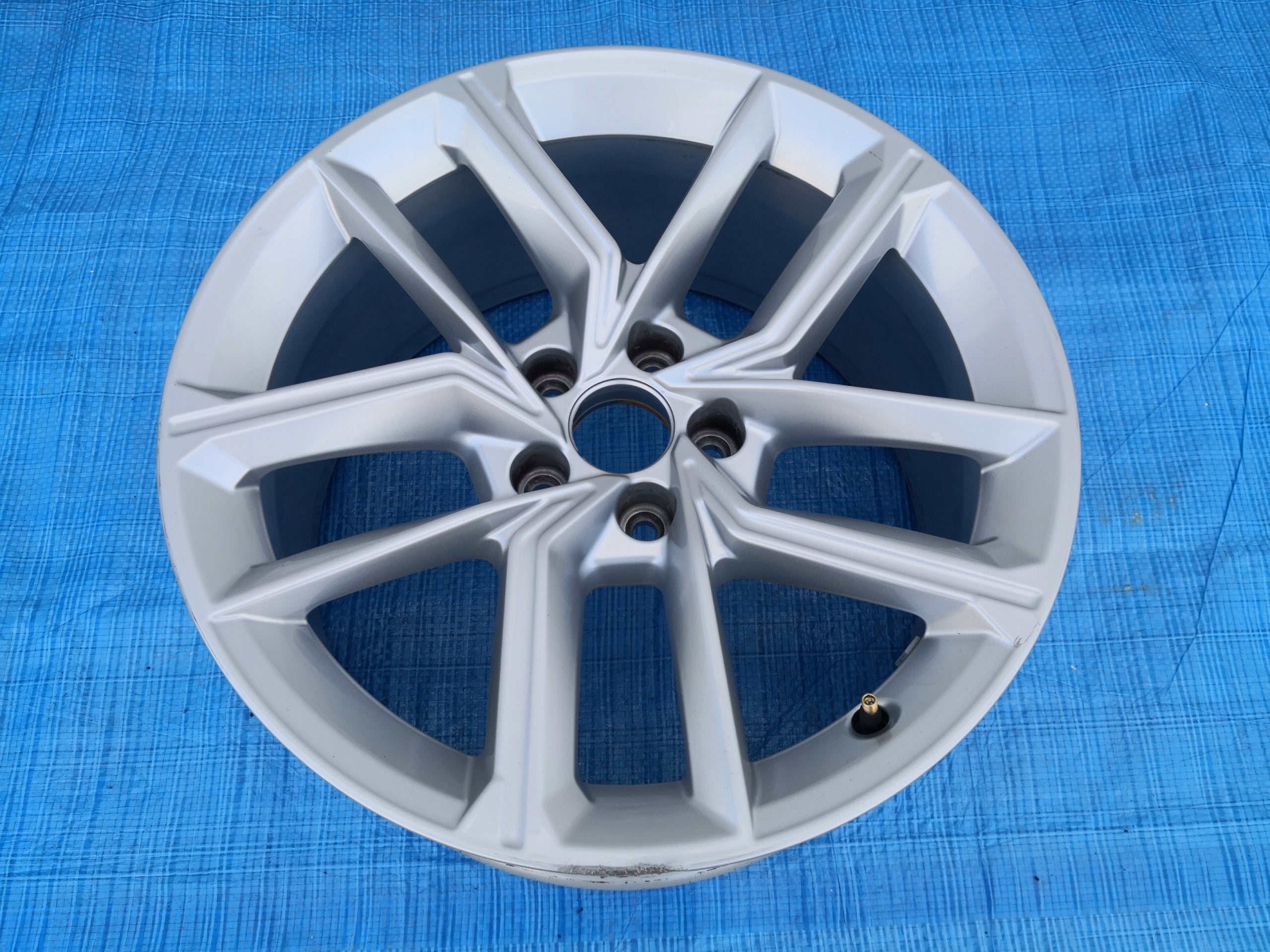 1x Alu Felge Audi A4 A5 S5 S4 Aluminum rim 18 Zoll 8.5J 5x112 29ET 8W0601025FL