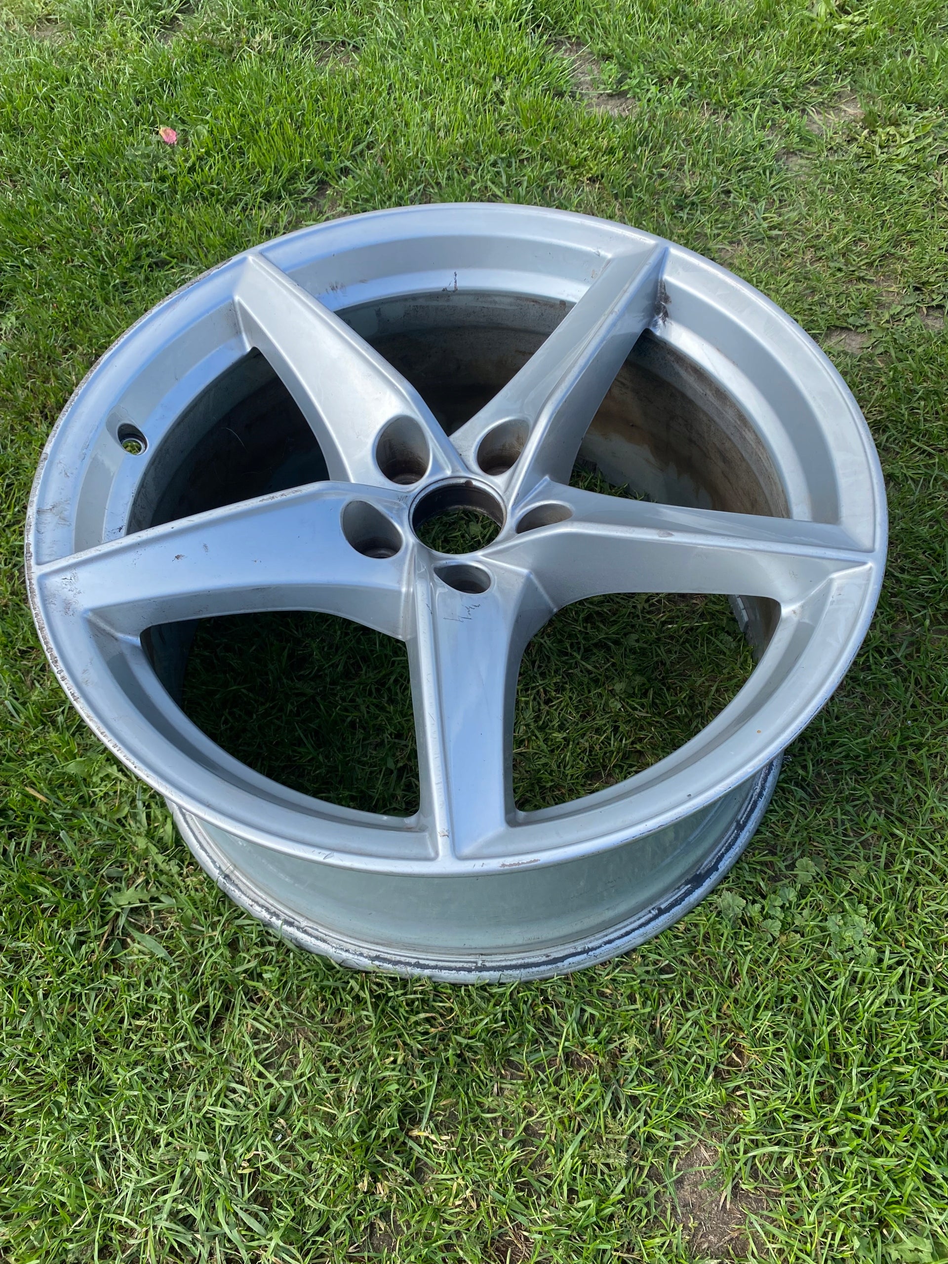 1x Alu Felge Audi A4 A5 Aluminum rim 18 Zoll 8.5J 5x112 29ET 8W0601025BG