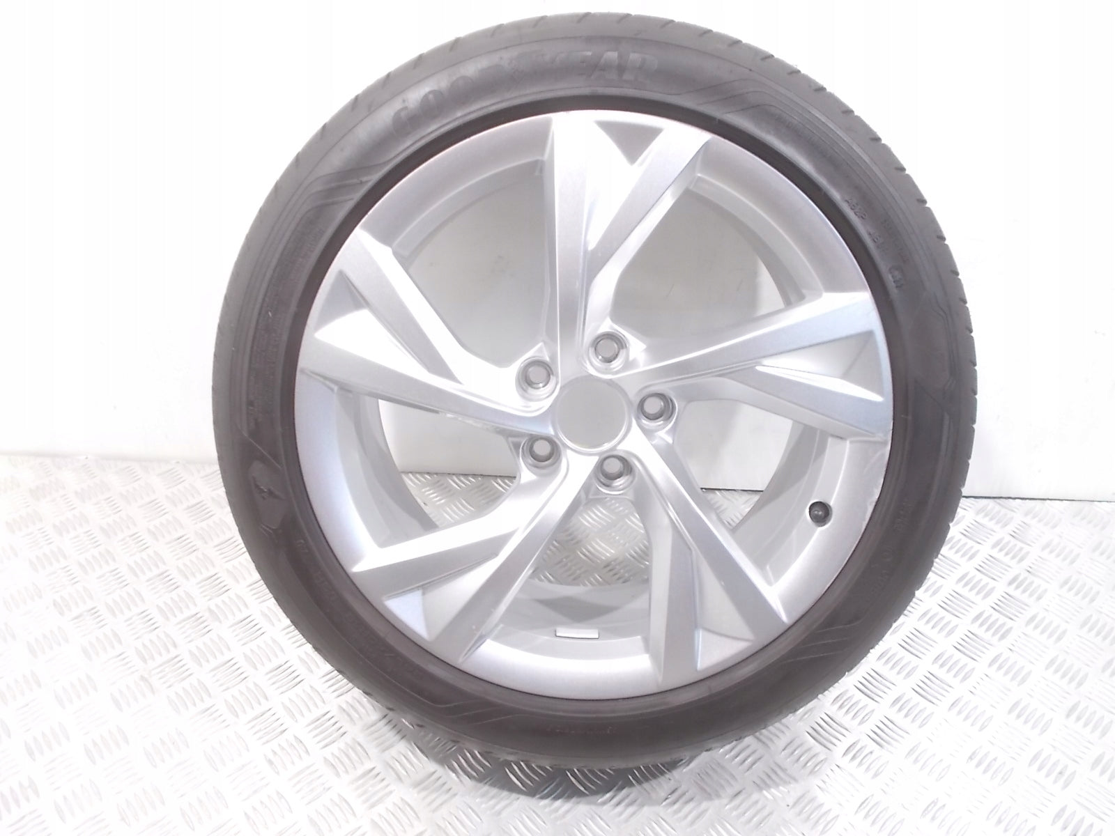 1x Alu Felge Audi A4 A5 Aluminum rim 18 Zoll 8.0J 5x112 40ET 8W0601025EJ