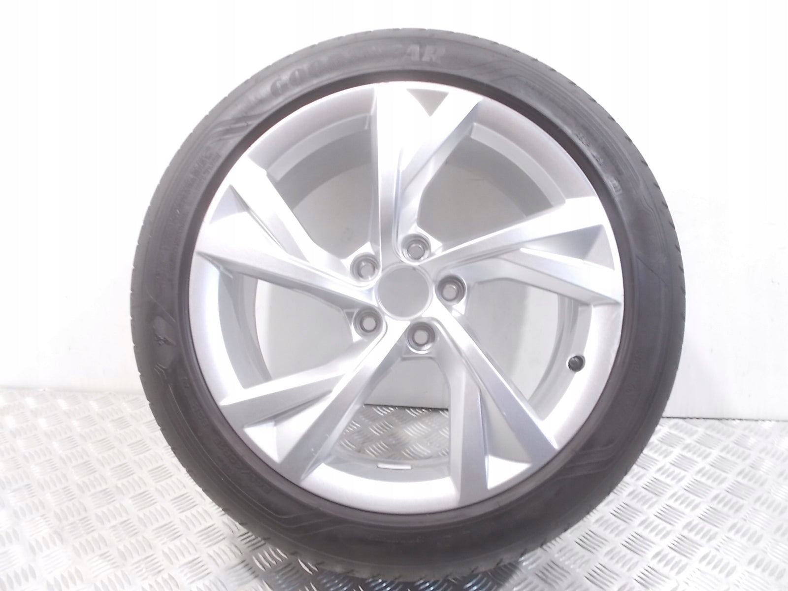 1x Alu Felge Audi A4 A5 Aluminum rim 18 Zoll 8.0J 5x112 40ET 8W0601025EJ