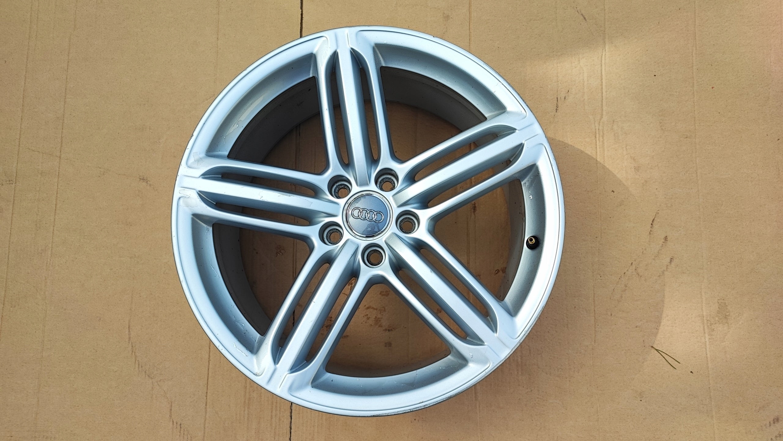  1x Alu Felge Audi A4 A5 Aluminum rim 19 Zoll 8.5J 5x112 8K0601025 product image