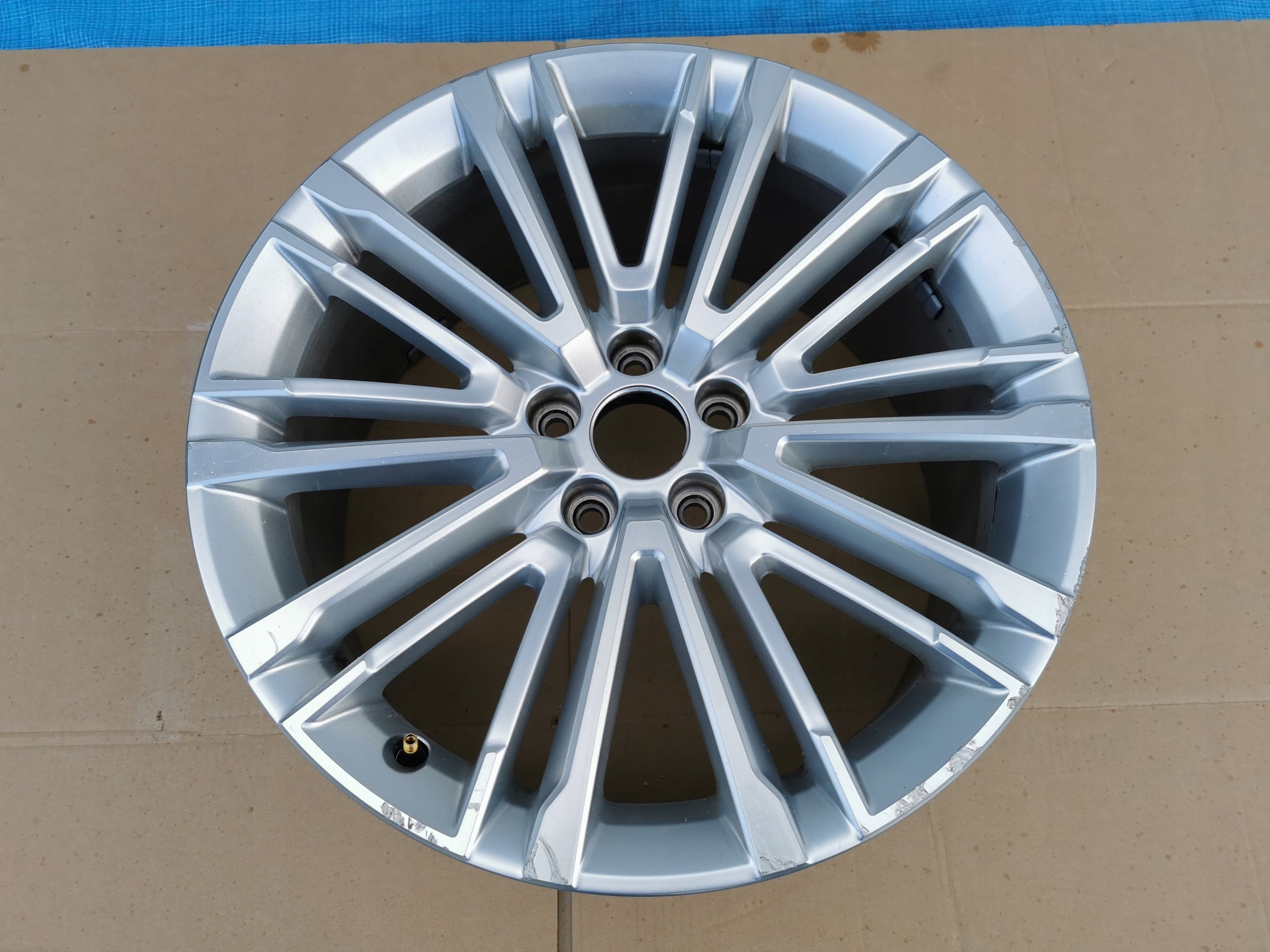 1x Alu Felge Audi A4 A5 Aluminum rim 19 Zoll 8.5J 5x112 40ET 8W0601025BE