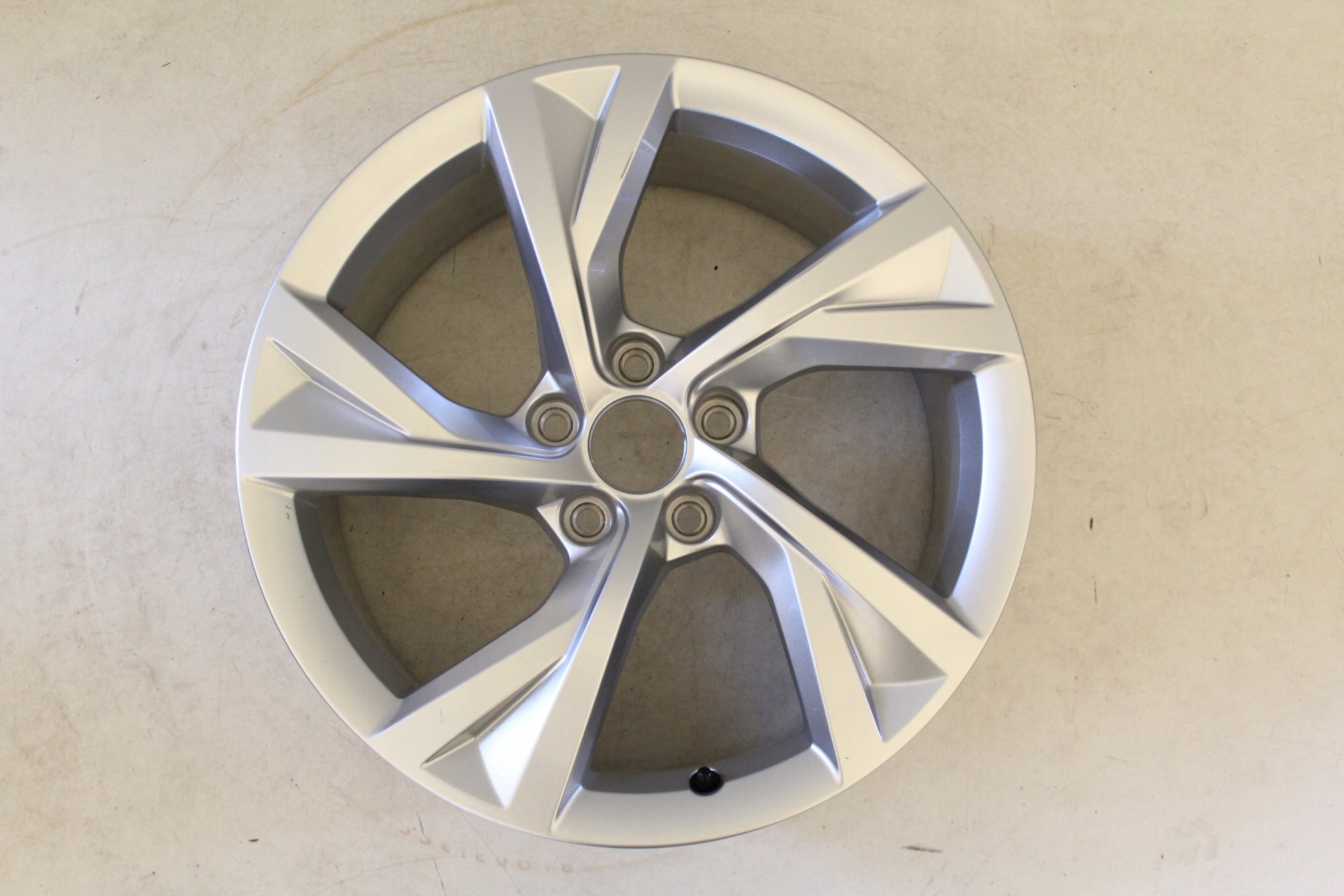  1x Alu Felge Audi A4 A5 Aluminum rim 18 Zoll 8.0J 5x112 40ET 8W0601025EJ product image