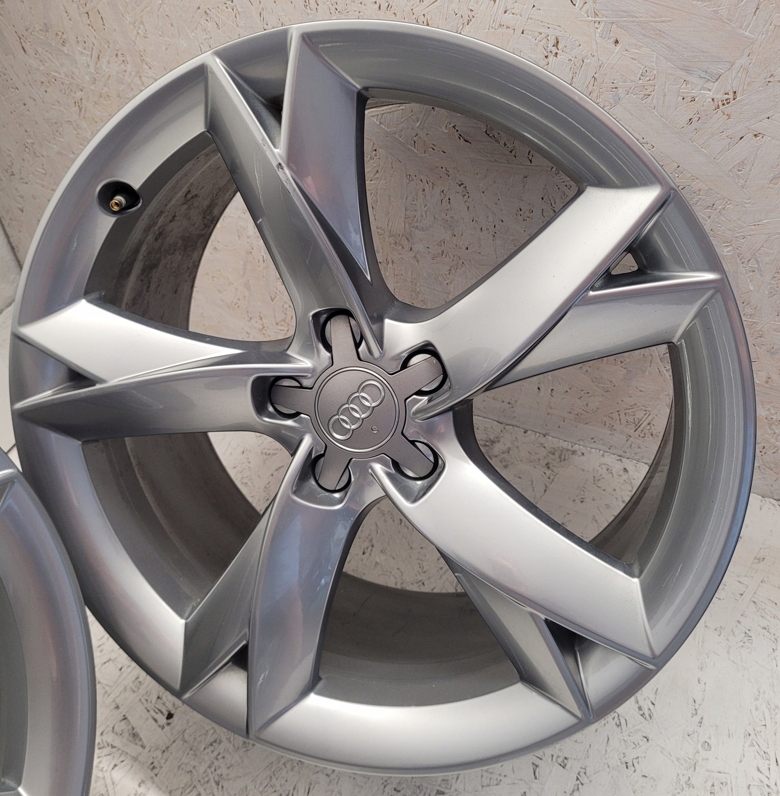 Alu Felge Audi A4 A5 Aluminum rim 19 Zoll 8.5J 5x112 32ET 8T0601025CK