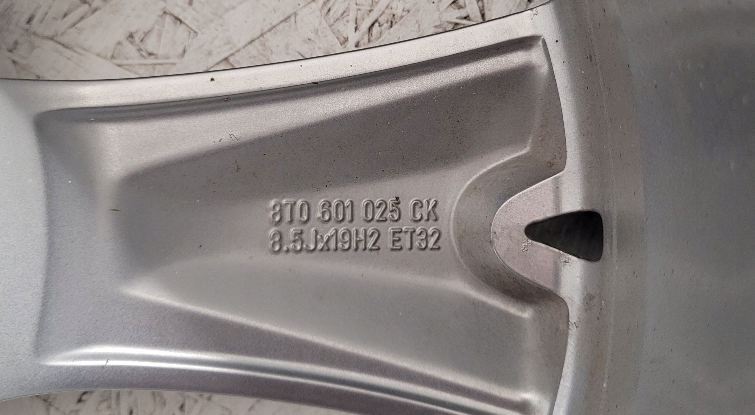 Alu Felge Audi A4 A5 Aluminum rim 19 Zoll 8.5J 5x112 32ET 8T0601025CK