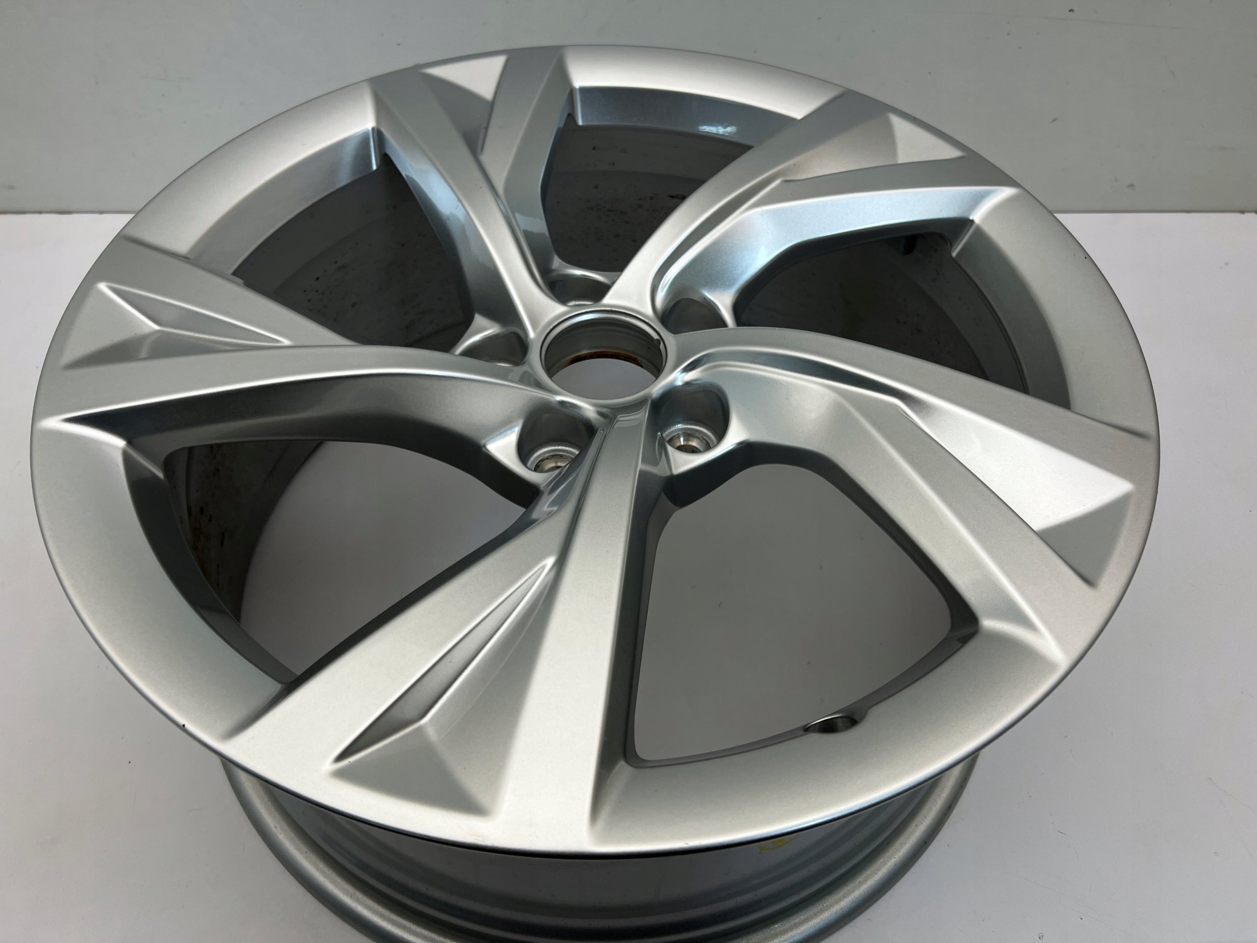 1x Alu Felge Audi A4 A5 Aluminum rim 18 Zoll 8.0J 5x112 8W0601025EJ