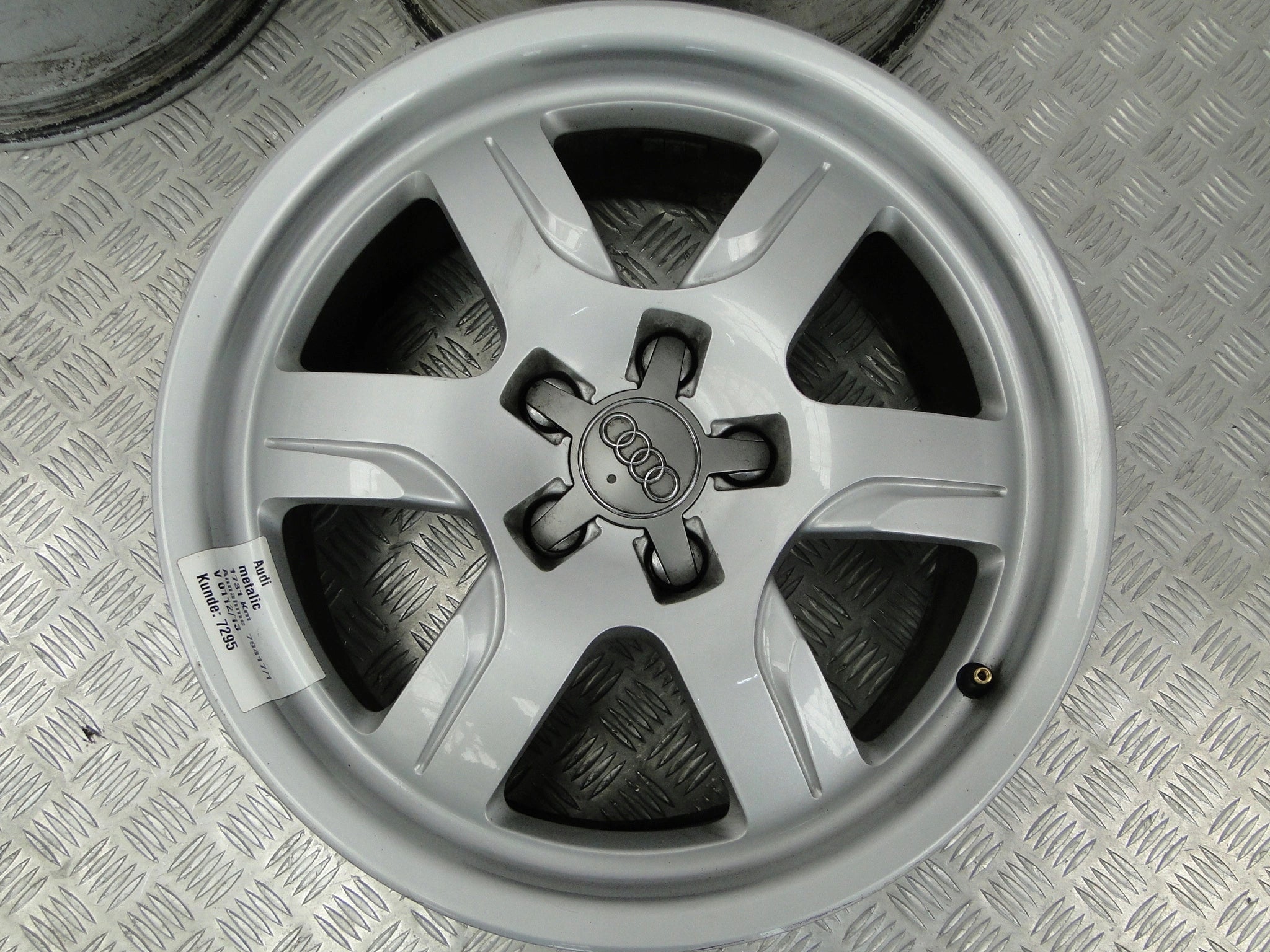 Alu Felge Audi A4 A5 Aluminum rim 17 Zoll 7.5J 5x112 28ET