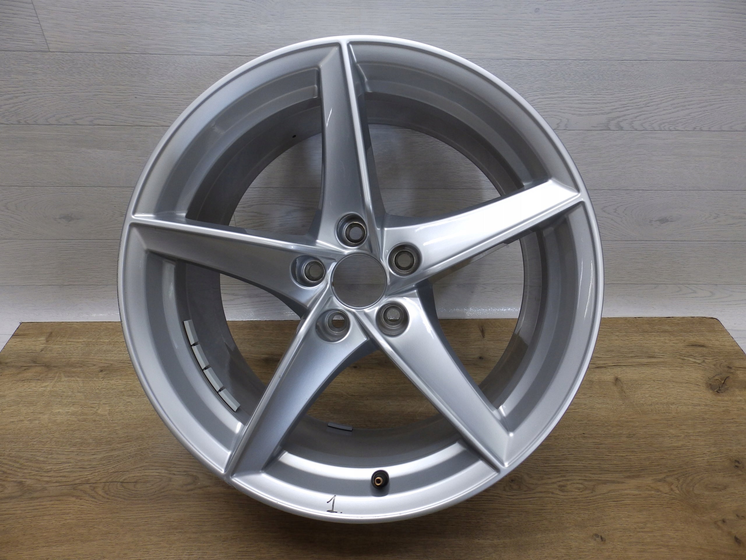  1x Alu Felge Audi A4 A5 Aluminum rim 18 Zoll 8.5J 5x112 29ET 8W0601025BG product image