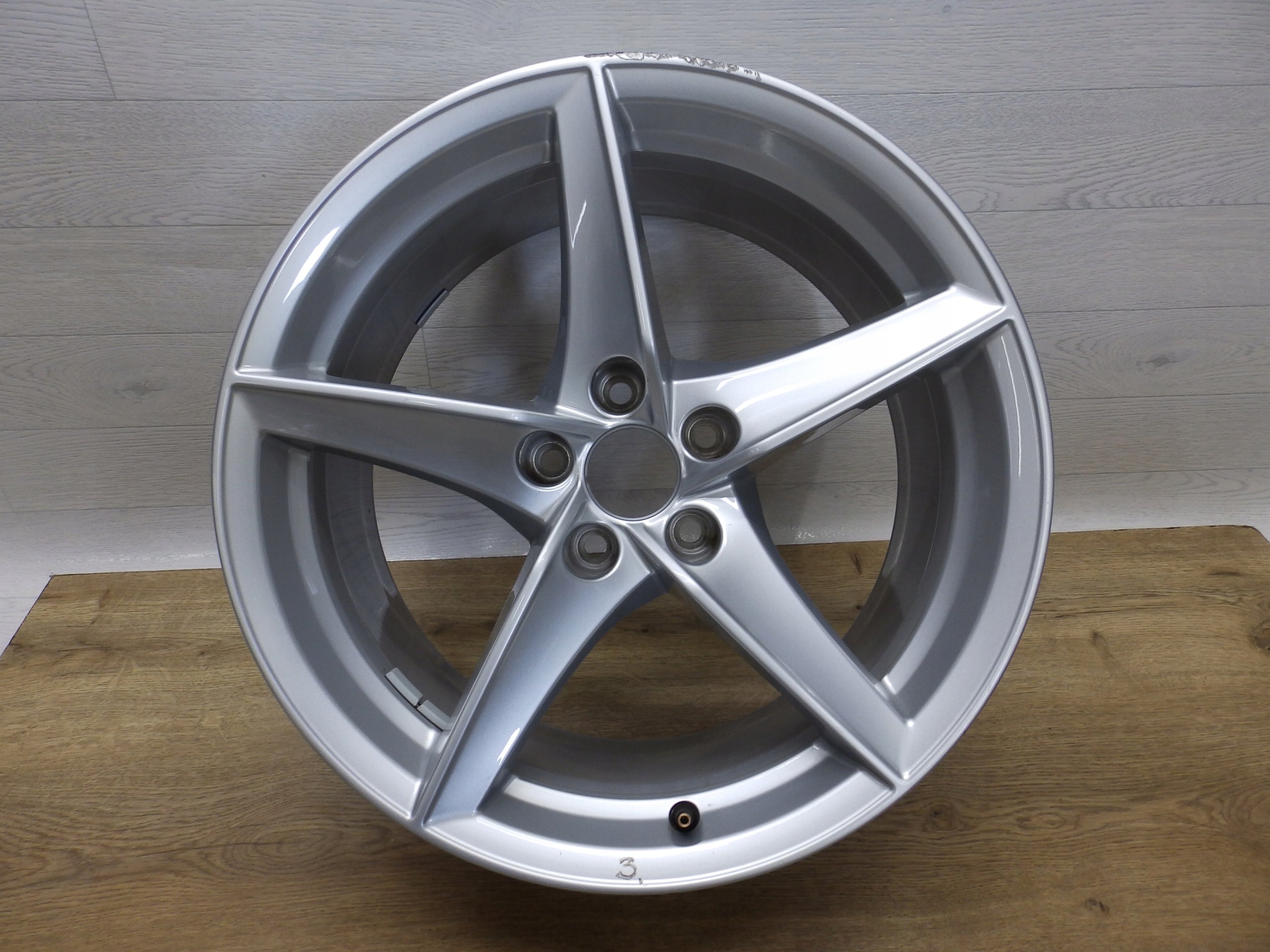 1x Alu Felge Audi A4 A5 Aluminum rim 18 Zoll 8.5J 5x112 29ET 8W0601025BG