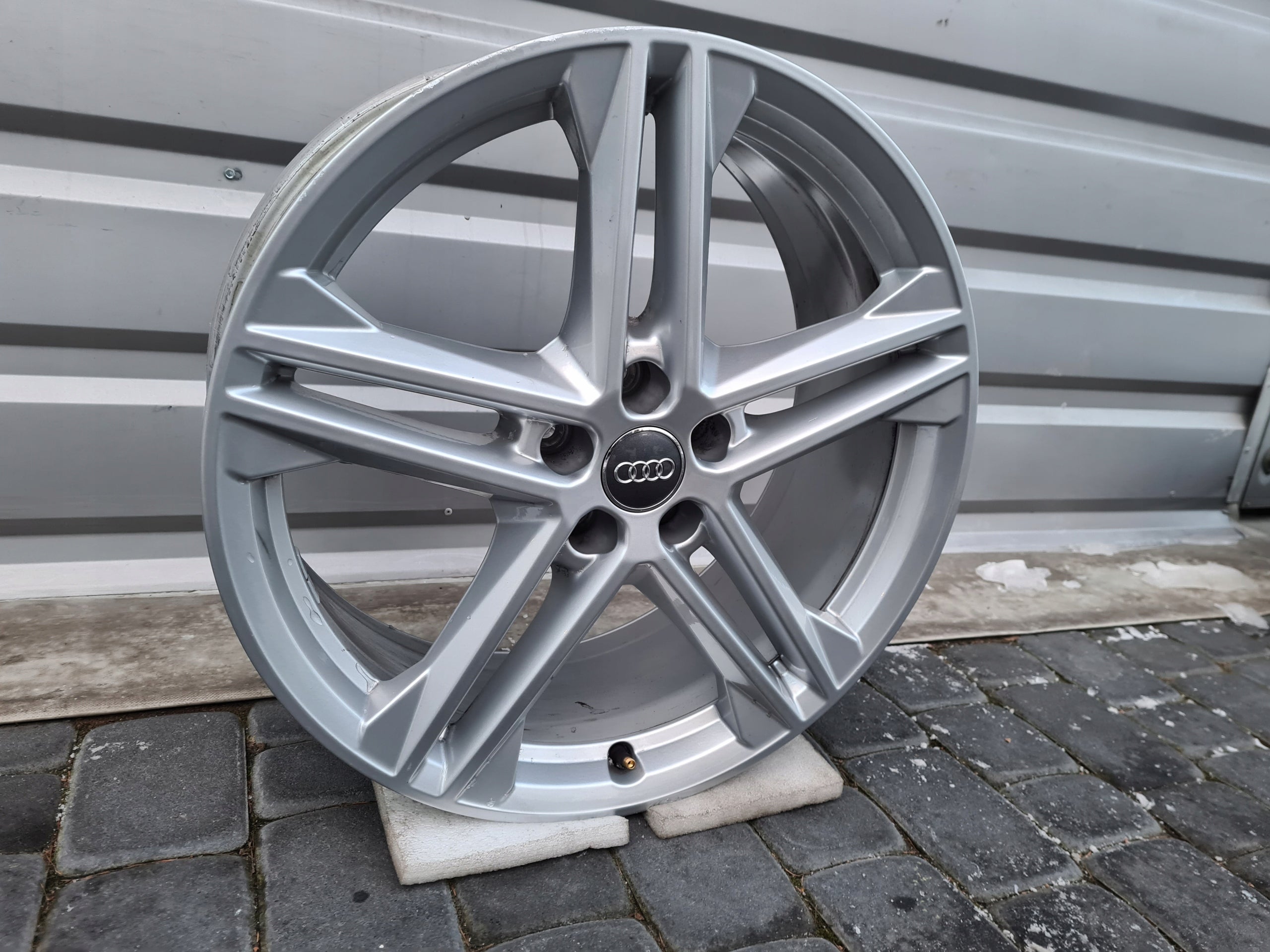 1x Alu Felge Audi Q3 A6 A8 Q5 A4 TT Aluminum rim 20 Zoll 8.0J 5x112 39ET