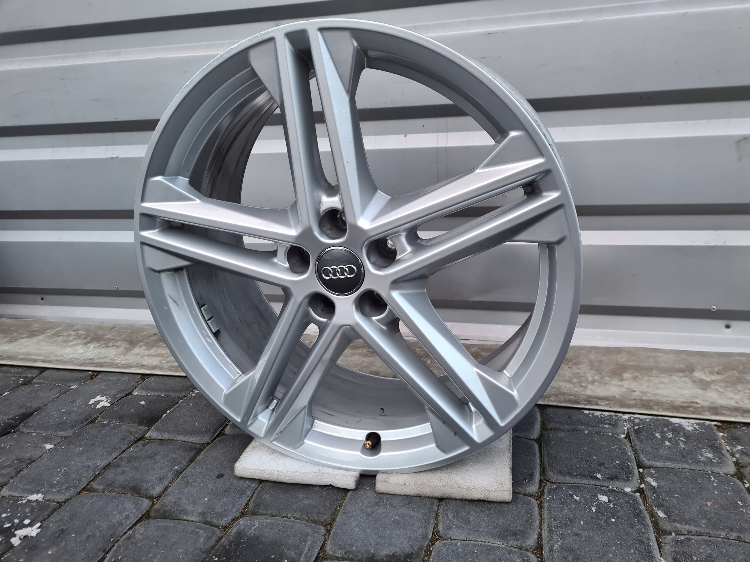 1x Alu Felge Audi Q3 A6 A8 Q5 A4 TT Aluminum rim 20 Zoll 8.0J 5x112 39ET