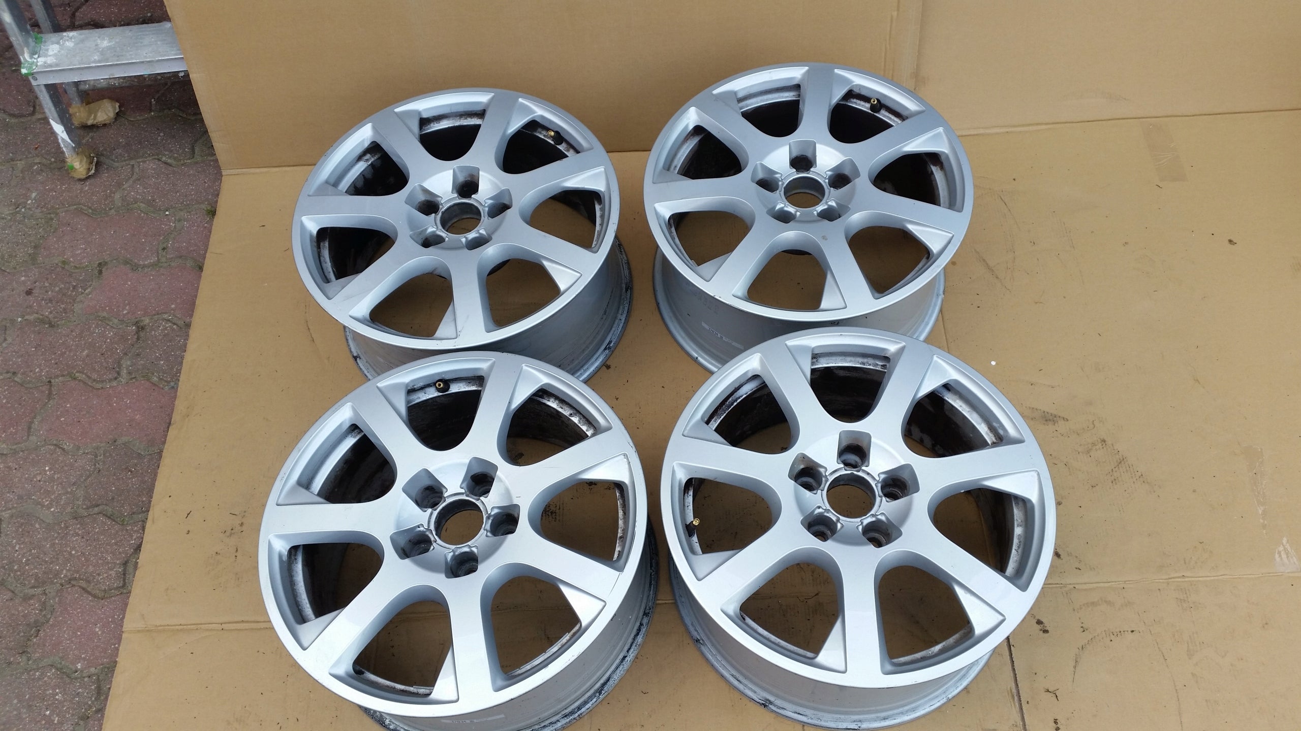 1x Alu Felge Audi A8 Q5 A4 A6 Aluminum rim 17 Zoll 8.0J 5x112 39ET 8R0601025BC