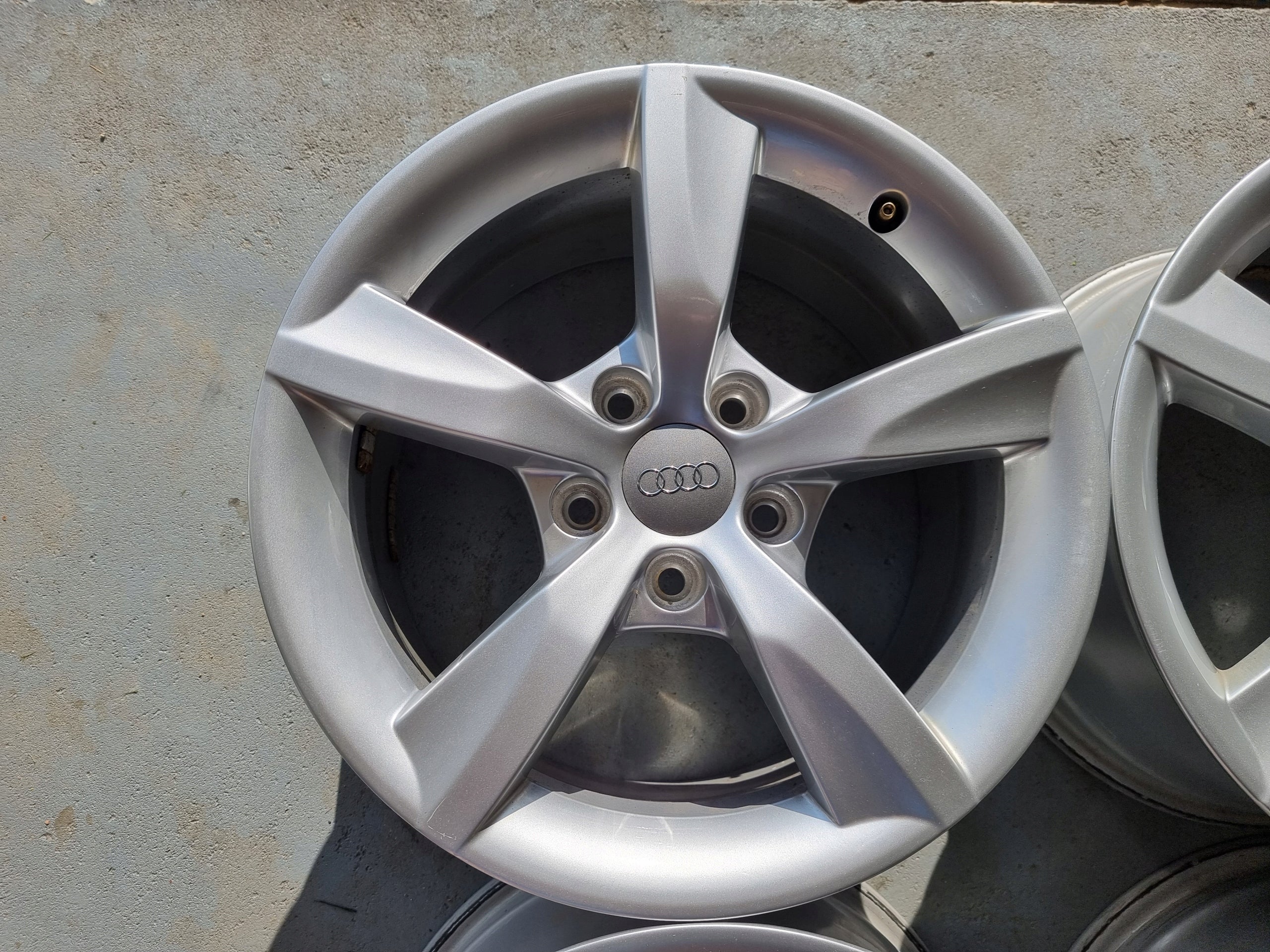 Alu Felge Audi Q3 A4 A6 Q5 Aluminum rim 16 Zoll 7.5J 5x112 37ET 4G0071496