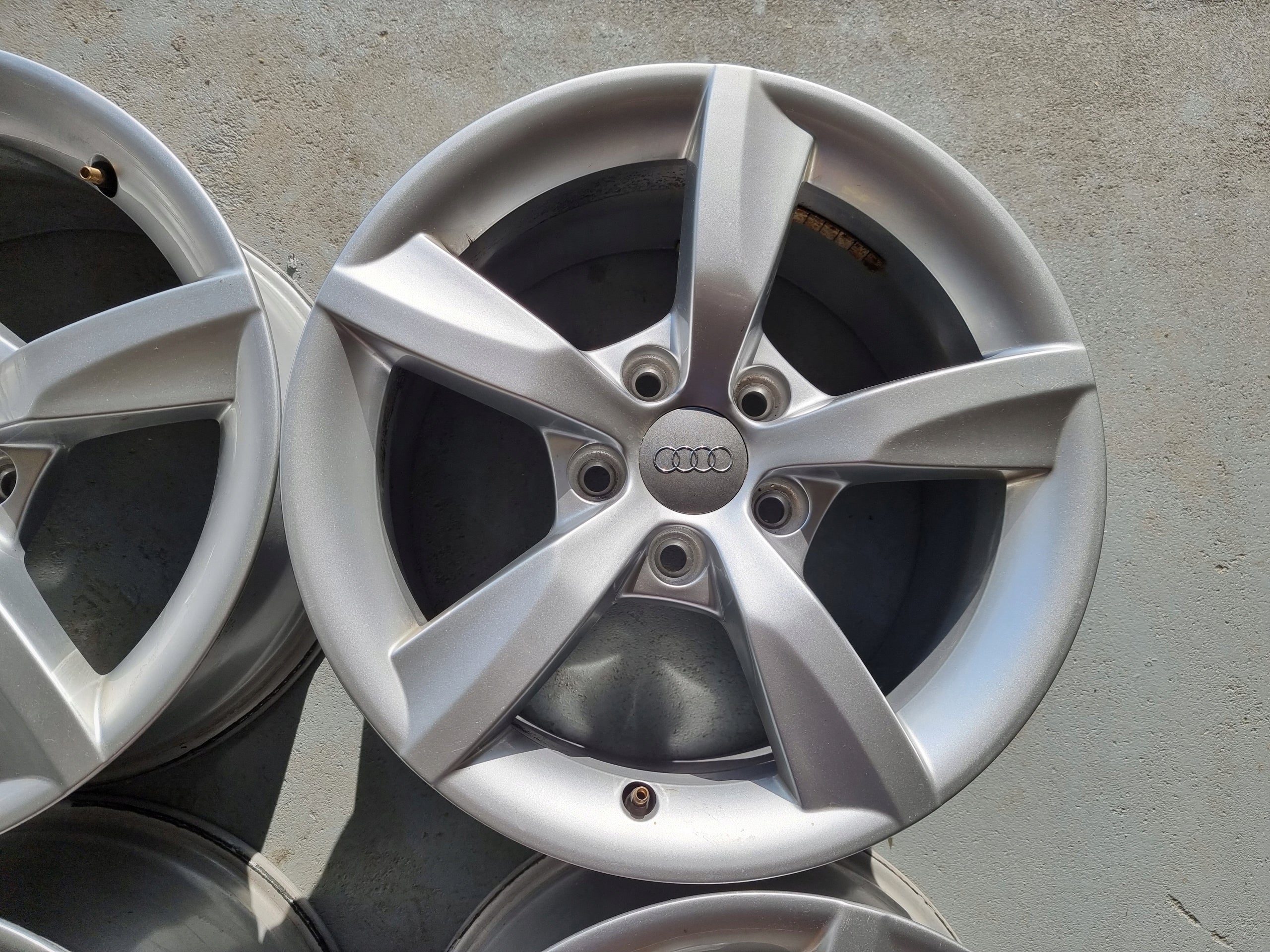 Alu Felge Audi Q3 A4 A6 Q5 Aluminum rim 16 Zoll 7.5J 5x112 37ET 4G0071496