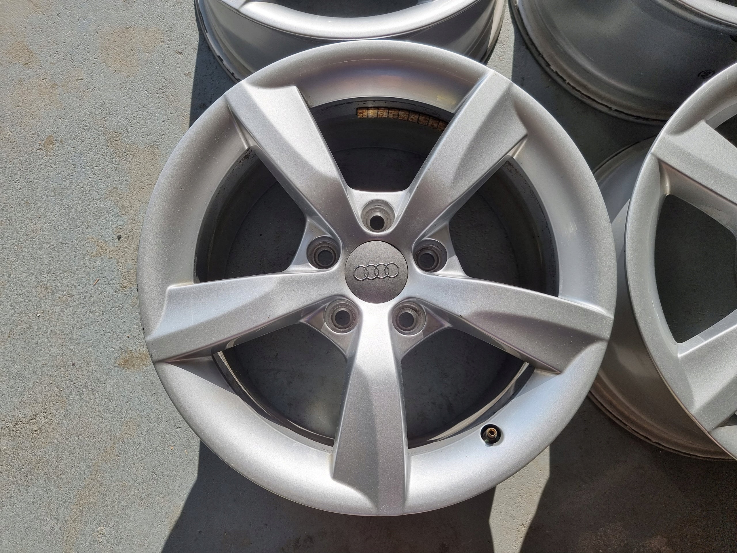 Alu Felge Audi Q3 A4 A6 Q5 Aluminum rim 16 Zoll 7.5J 5x112 37ET 4G0071496